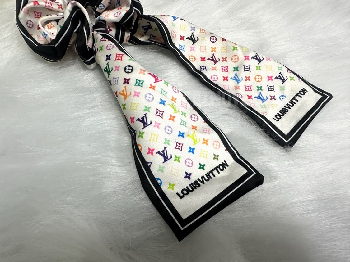 루이비통 화이트&멀티컬러 리본 헤어슈슈 상품이미지2