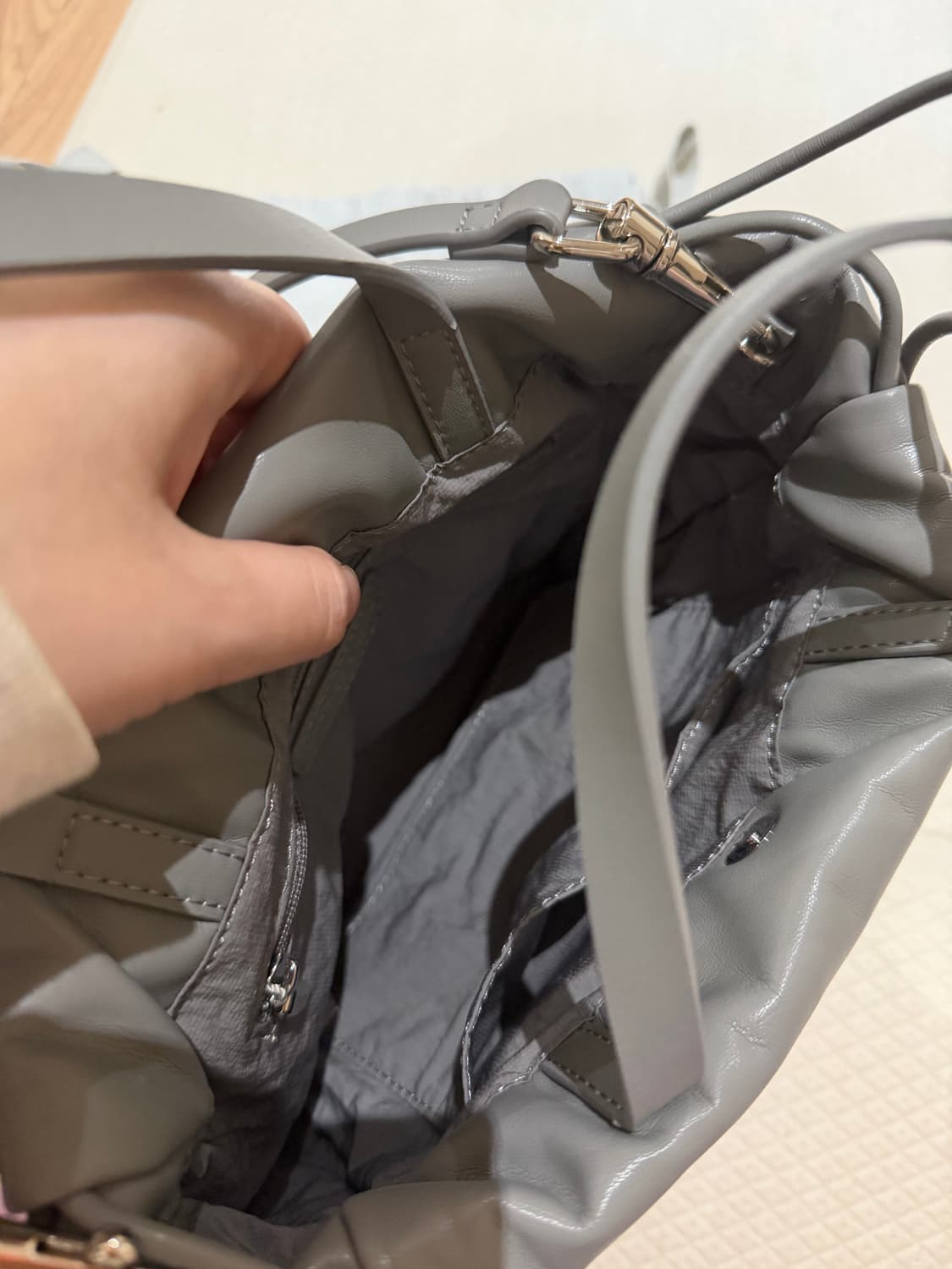 찰스앤키스 그레이 숄더백 상품이미지3