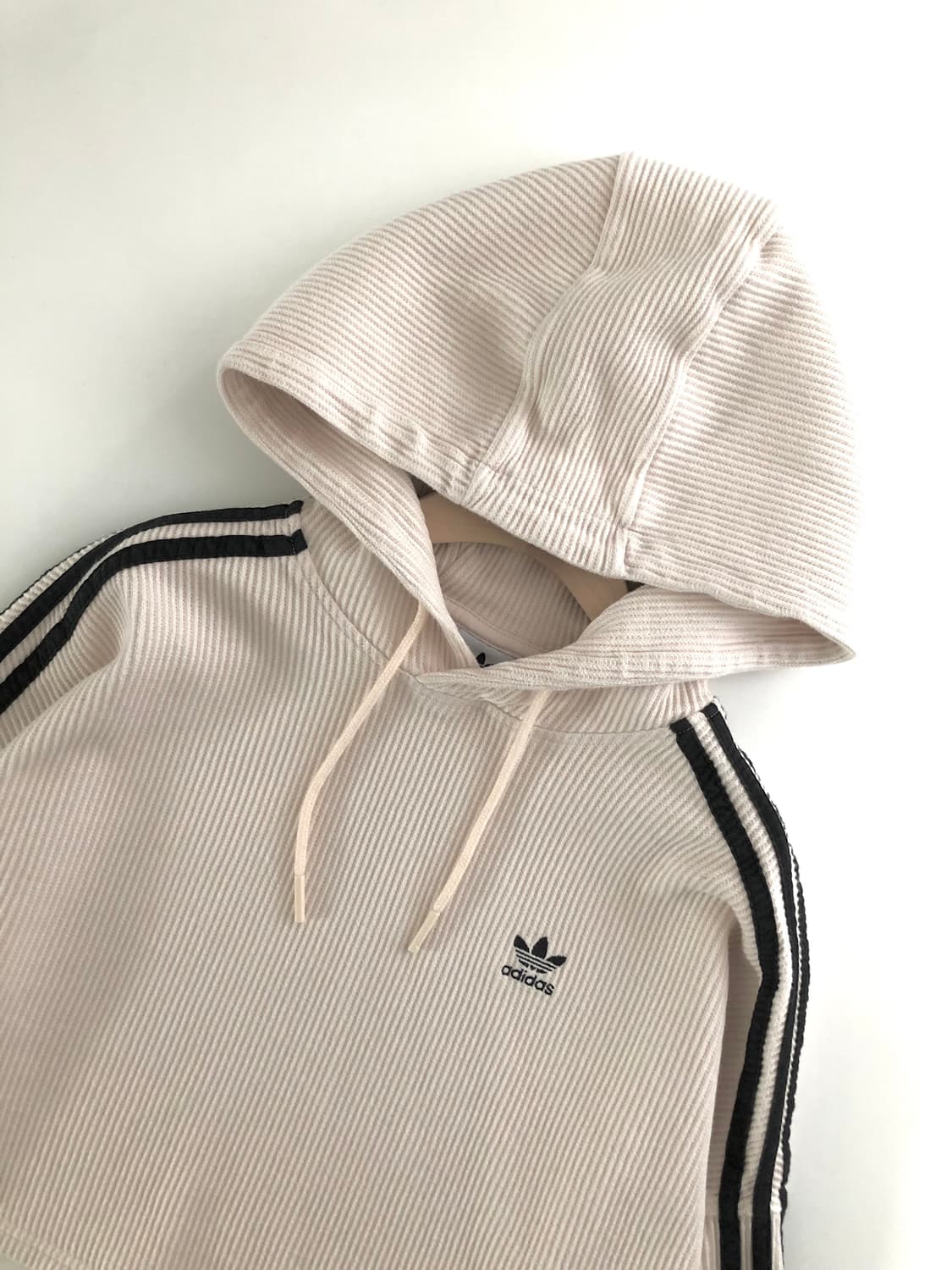 Adidas 아디다스 아이보리 컬러 와플 크롭 후드 티셔츠 상품이미지5