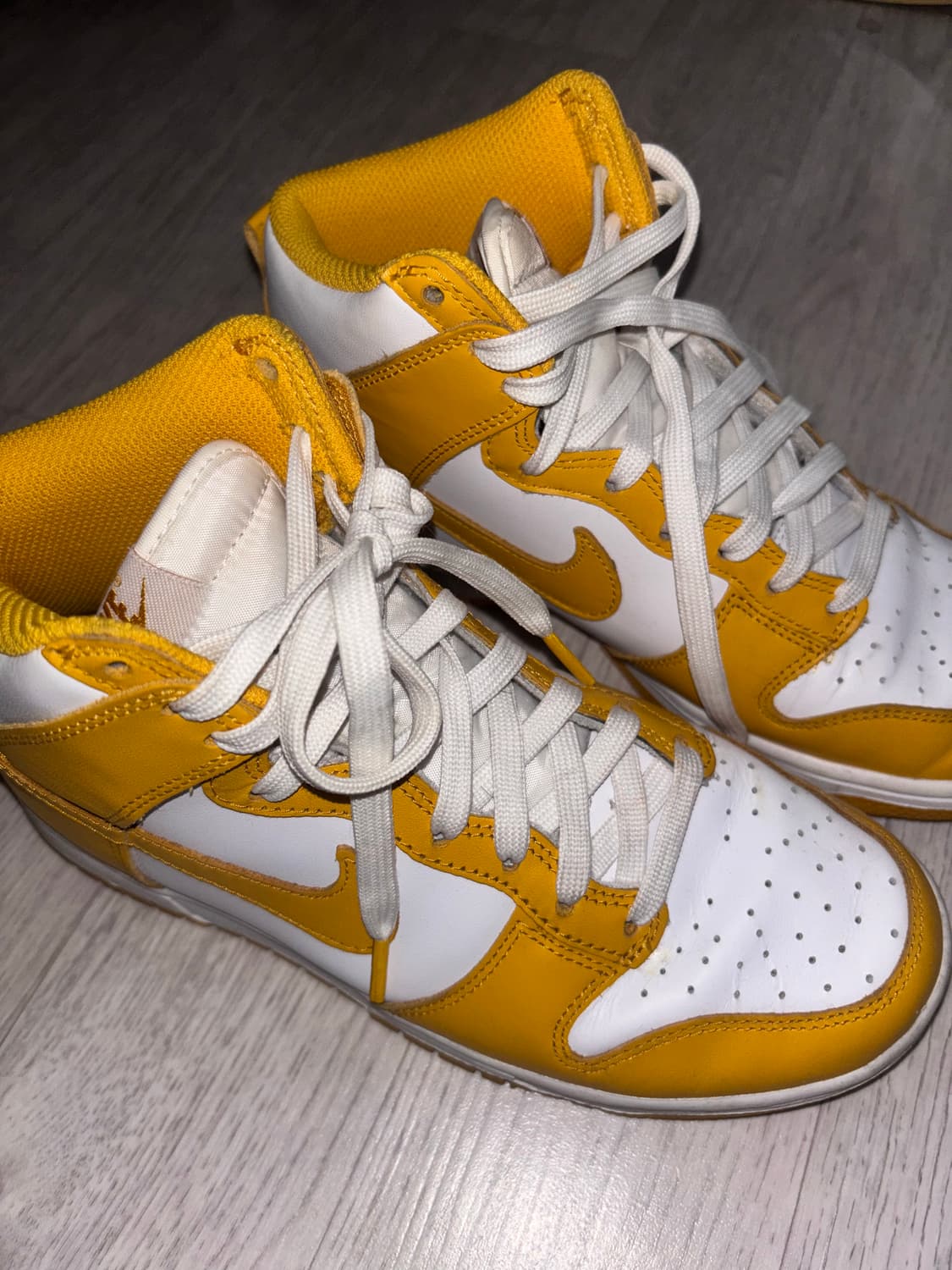 나이키 덩크 하이 화이트 머스타드 옐로우 상품이미지1