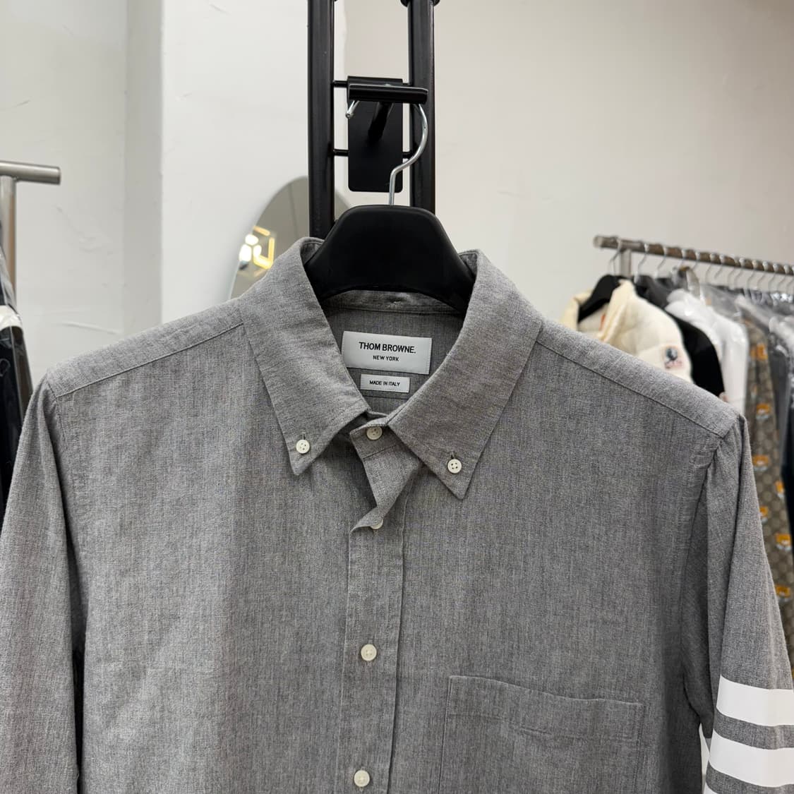 [2] 톰브라운 샴브레이 사선완장 셔츠 그레이 상품이미지2