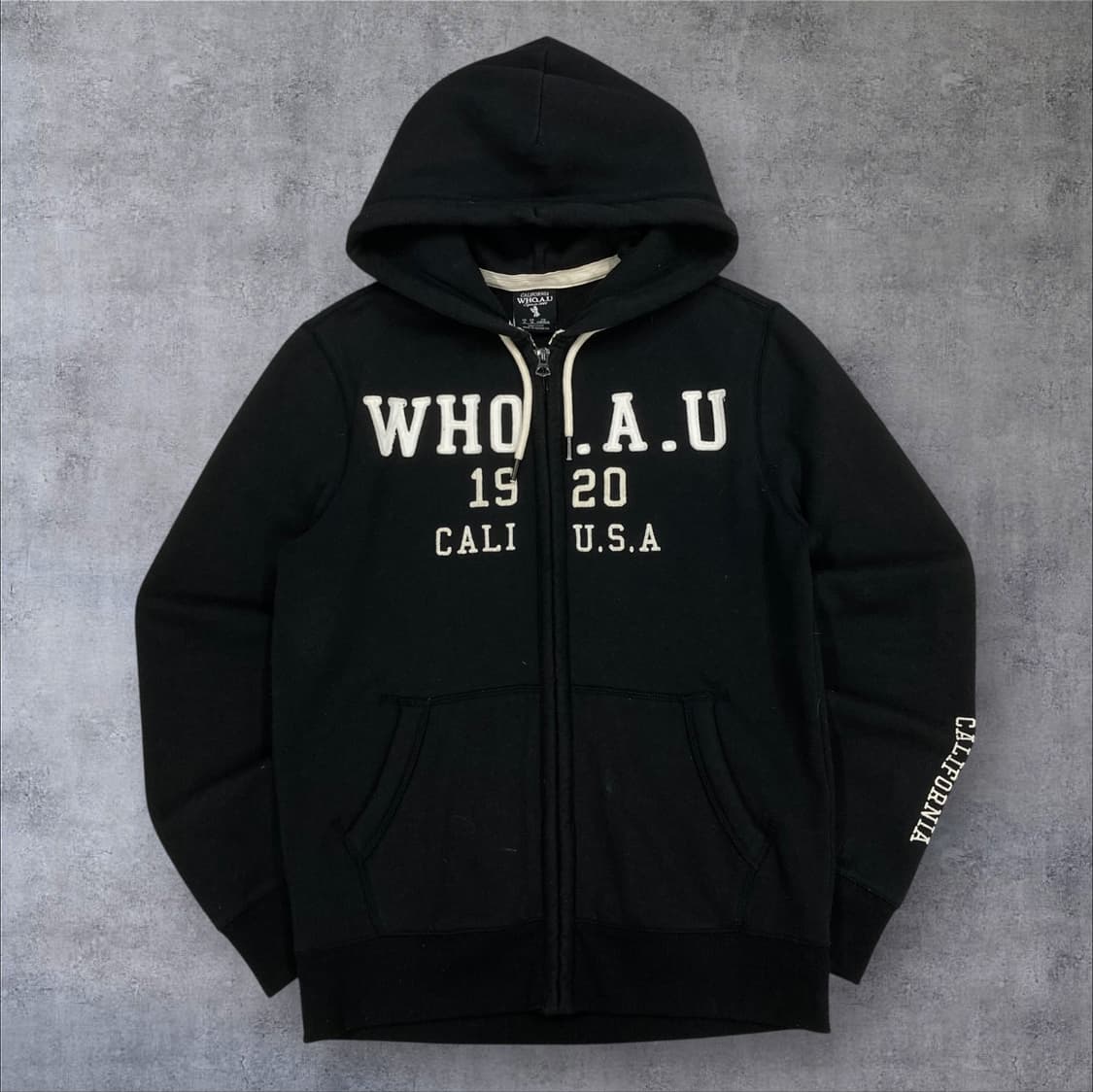 후아유 블랙 컬러 스펠아웃 빅로고 후드 집업 상품이미지1