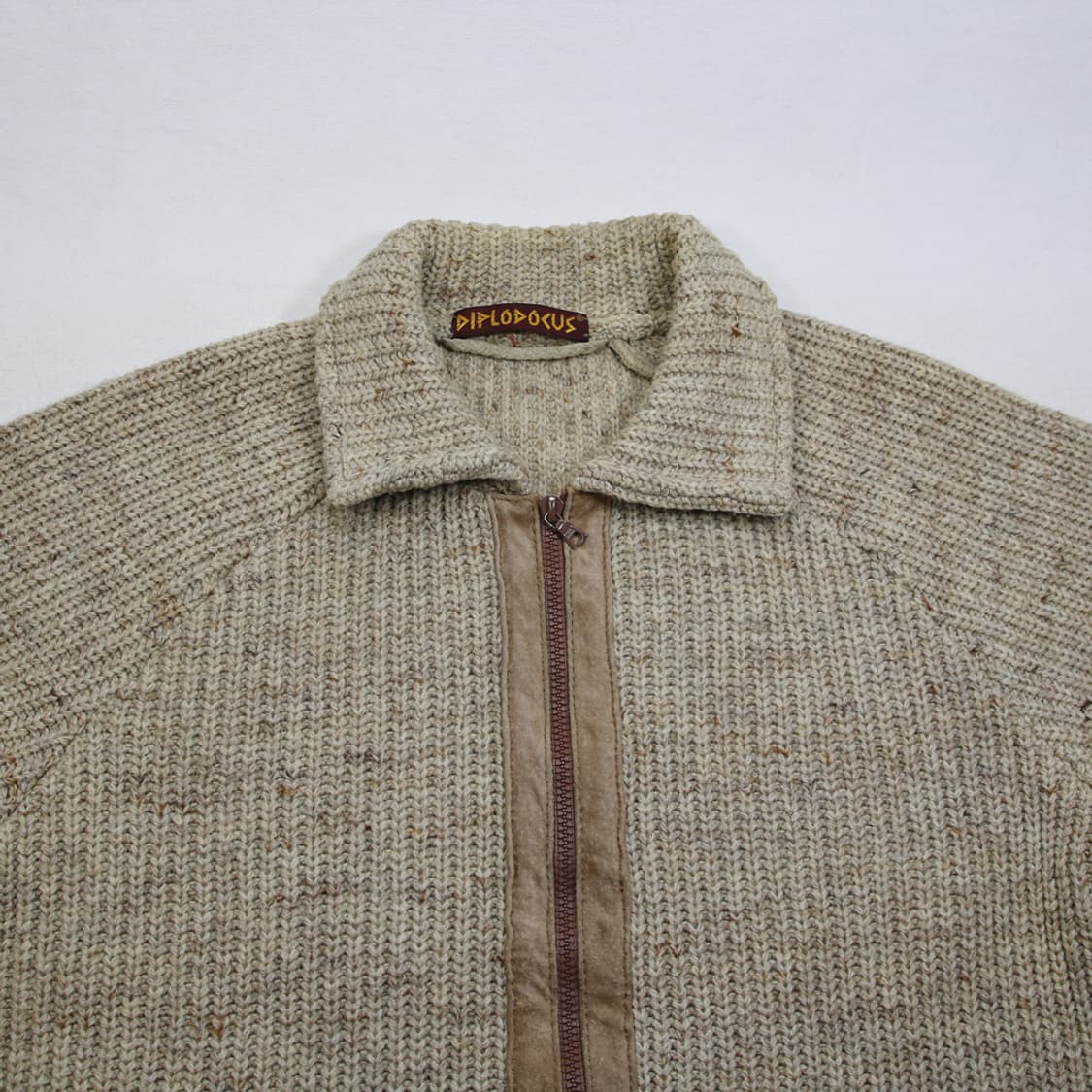(착용컷) DIPLODOCUS 스웨이드 니트 자켓 (남성용 100) 상품이미지4