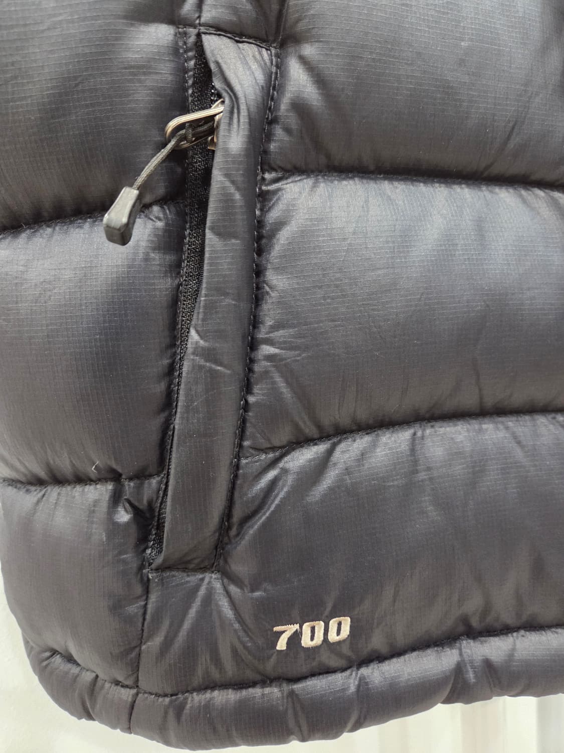 노스페이스 700 패딩 조끼

- 색상: 블랙
- 사이즈: 85  상품이미지3