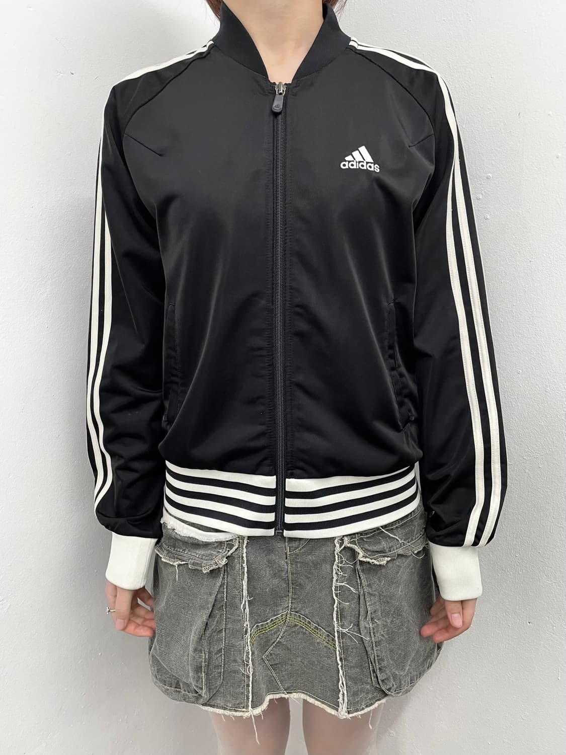 아디다스 검흰 로고 트랙탑 상품이미지2