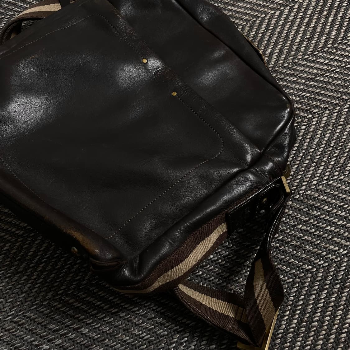 MCM 빈티지 레더 크로스백y 3918 상품이미지5