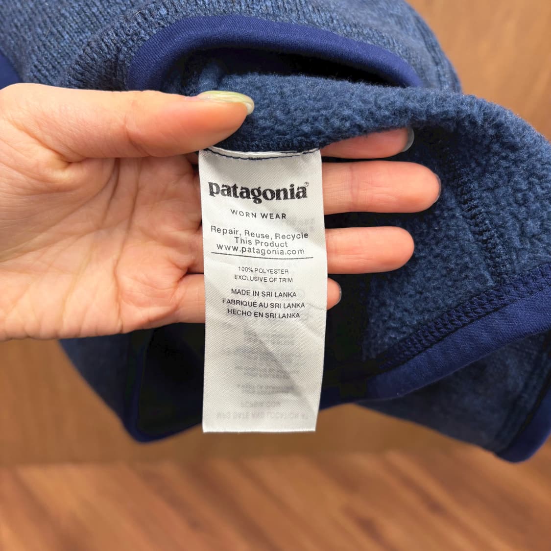파타고니아 하이넥 플리스 베스트 집업 로고 패치 디테일 네이비 상품이미지8