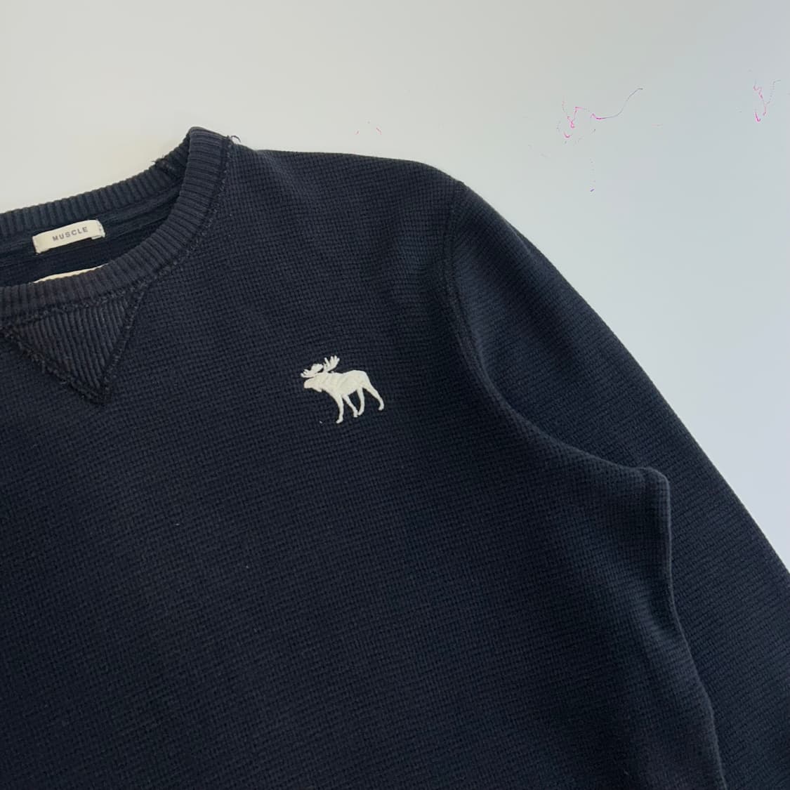 Abercrombie 아베크롬비 화이트 로고 네이비 와플 니트  상품이미지4