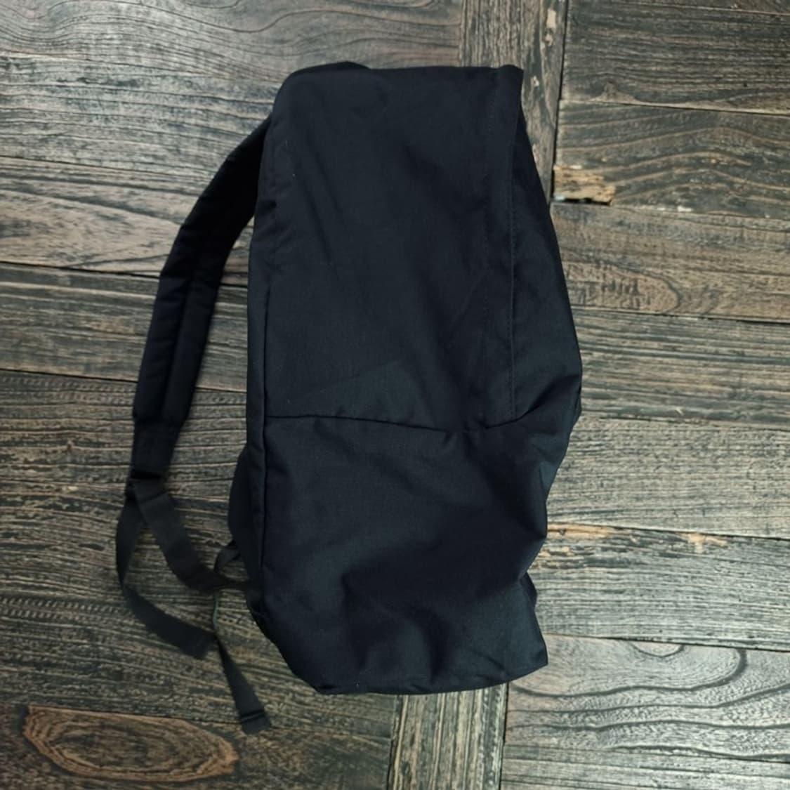 [꼼데가르송 옴므 플러스] 미니멀 백팩 블랙 P01611 상품이미지3