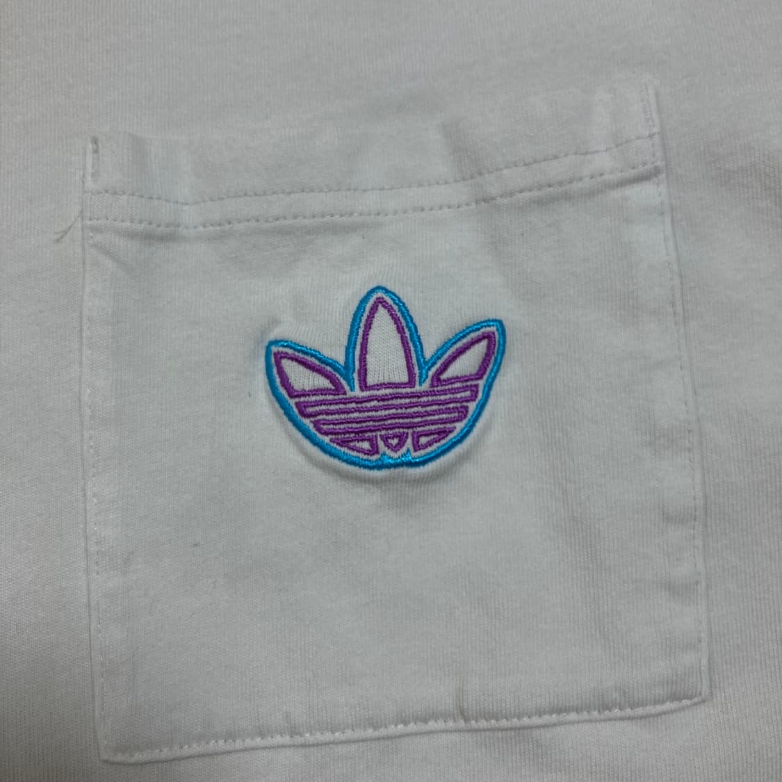 아디다스 오리지날 빅로고 화이트 반팔티 상품이미지3