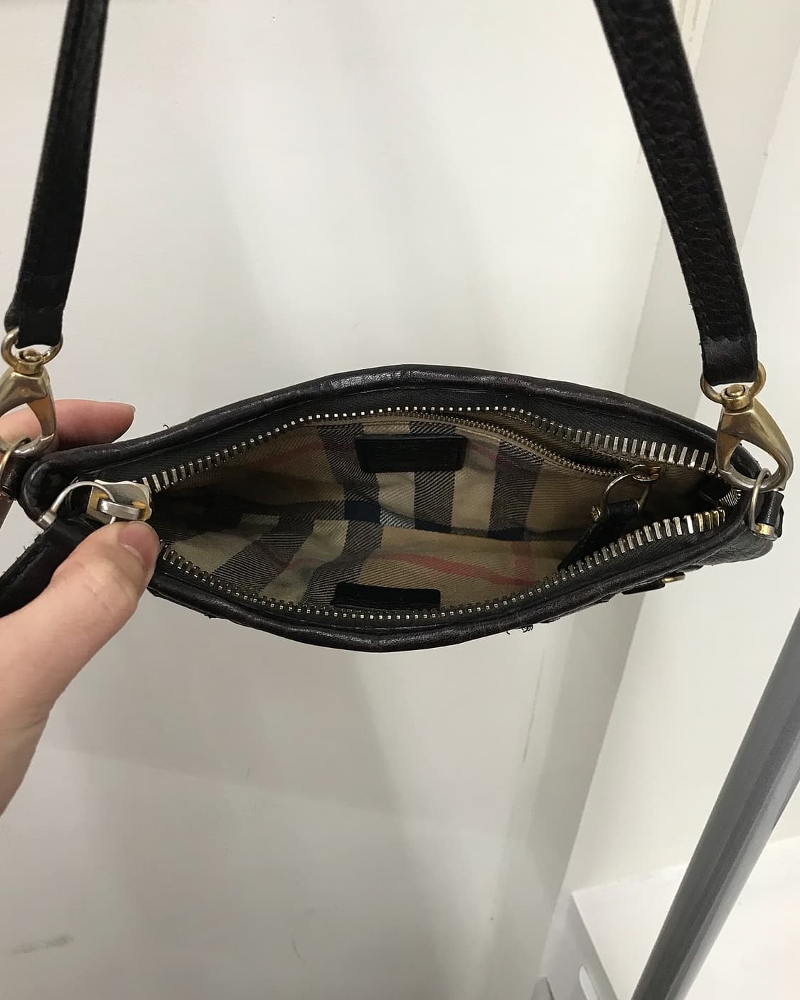 버버리 금장 레더 숄더백 가방 상품이미지5