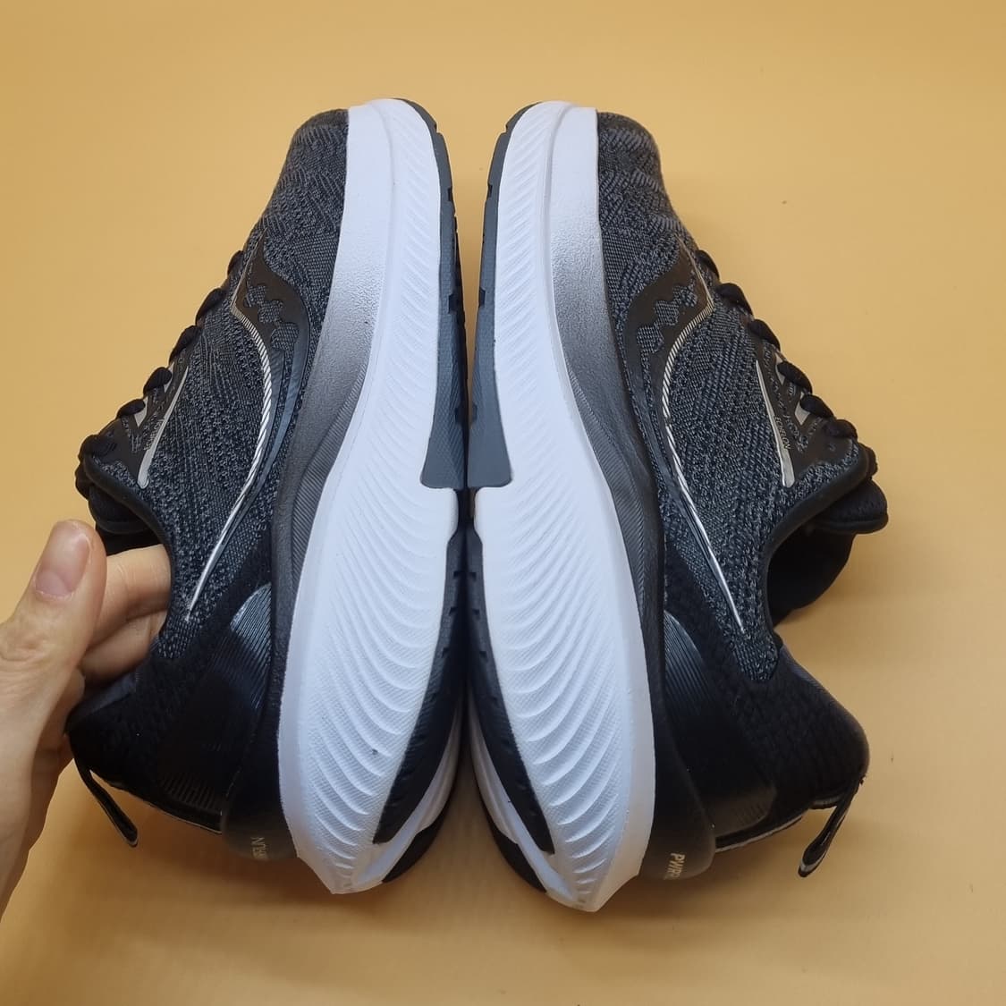 써코니 에셜론9 런닝화 230 상품이미지5