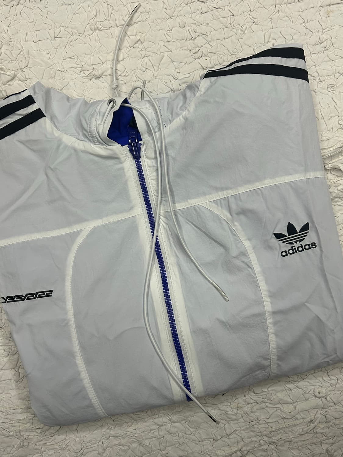 Yeseyesee x Adidas reversible 바람막이 상품이미지3