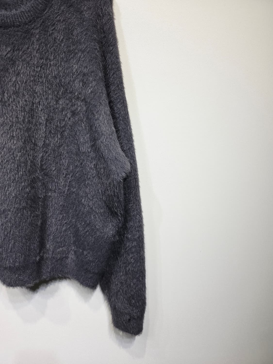 디미트리블랙 차콜 헤어리 라운드 니트 상품이미지5