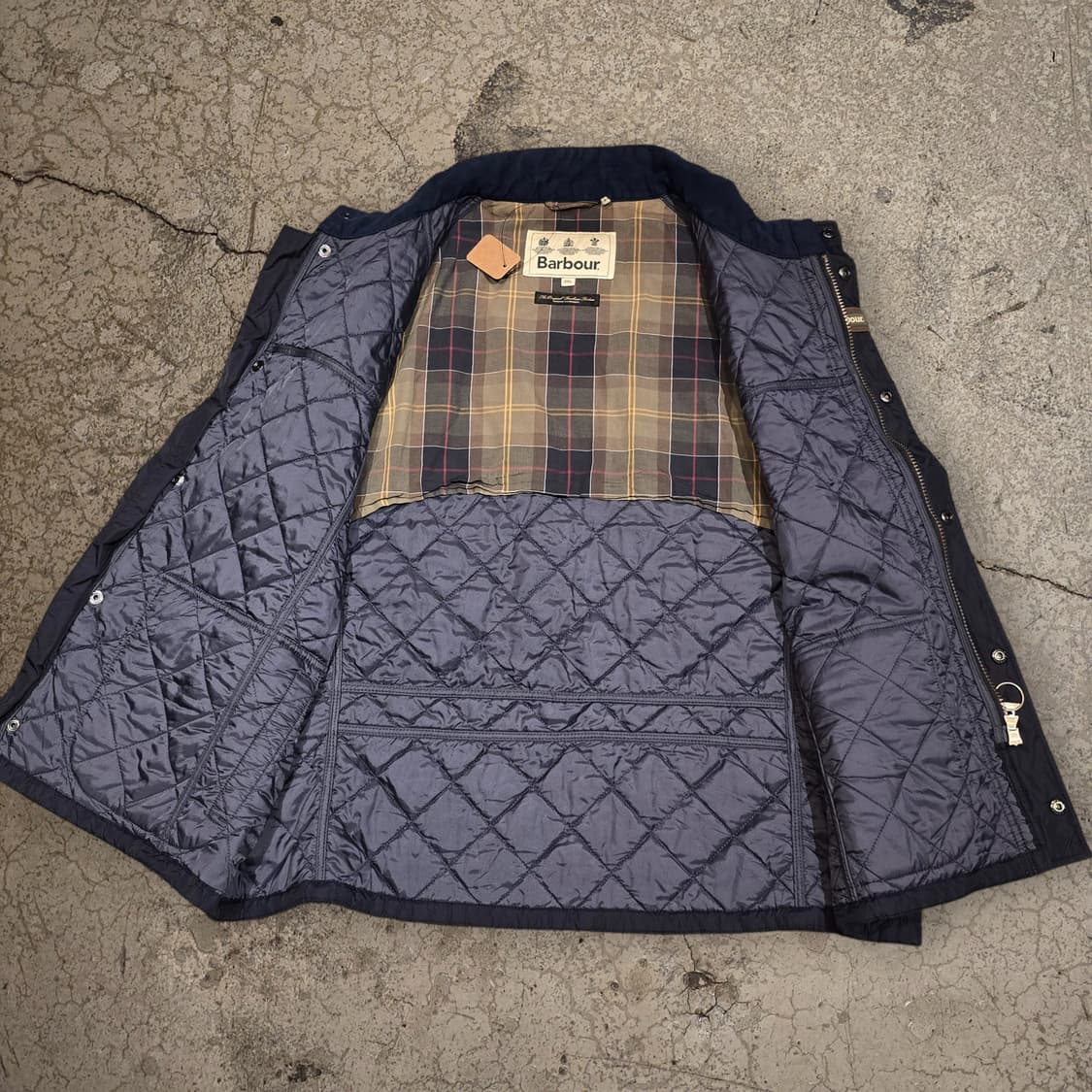 Barbour 네이비 익스플로러 질레 퀼팅 베스트 상품이미지5