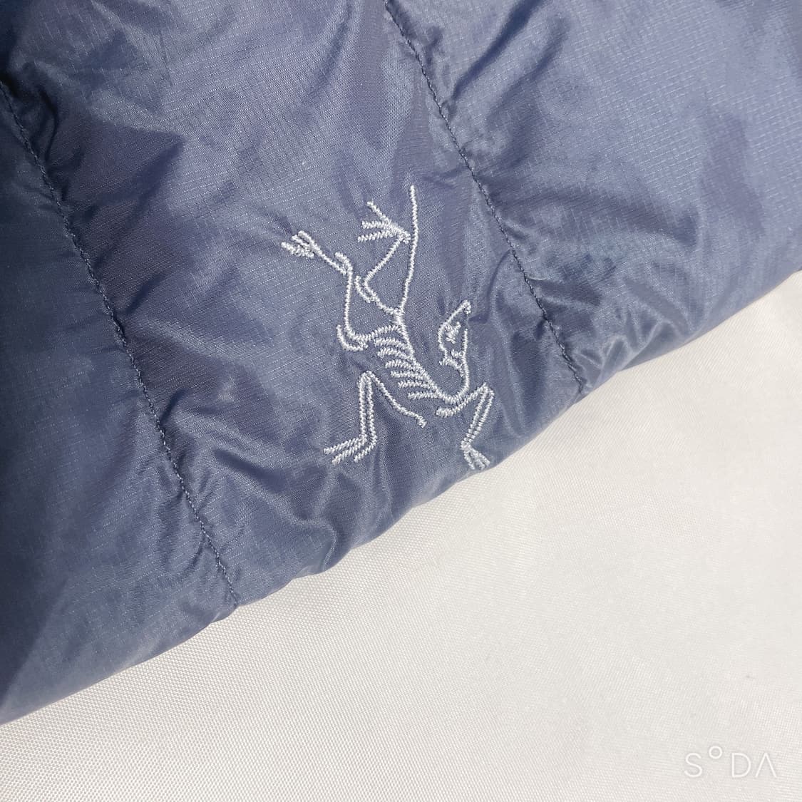 아크테릭스 후드 경량패딩 네이비 xa 상품이미지3