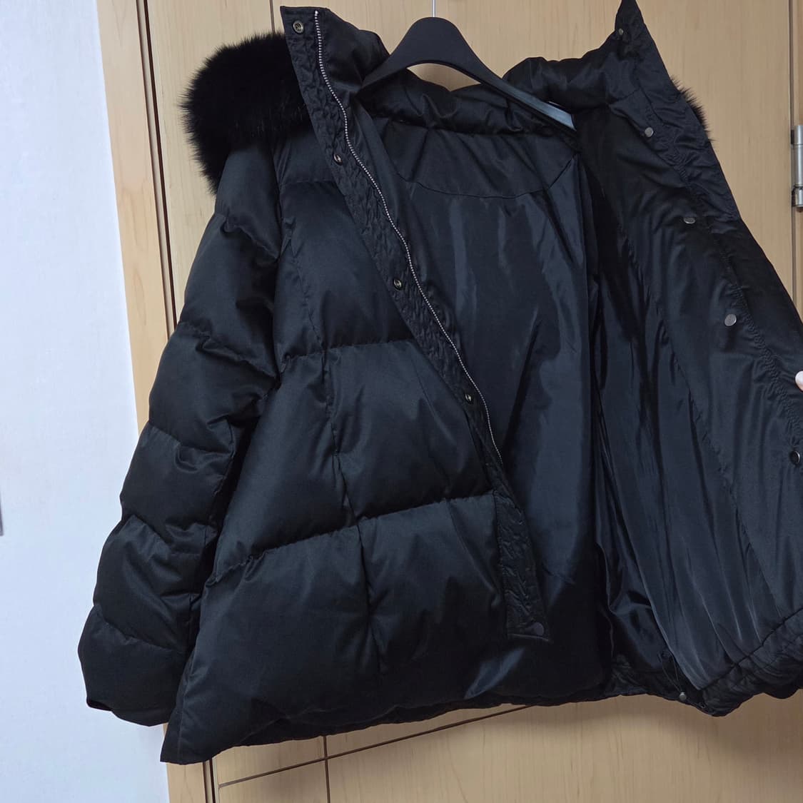 새상품) 어라운드율 안젤리나 구스 패딩 블랙 컬러 A라인 폭스퍼 상품이미지10