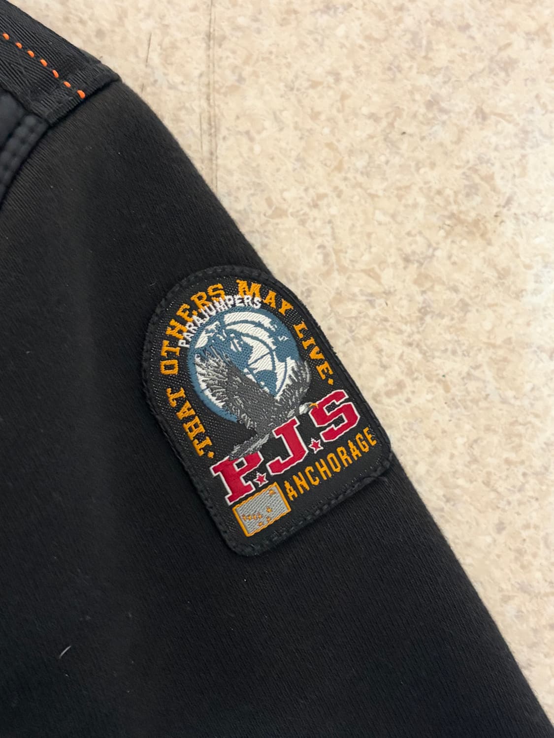 파라점퍼스 경량패딩 m {24년식} 상품이미지5