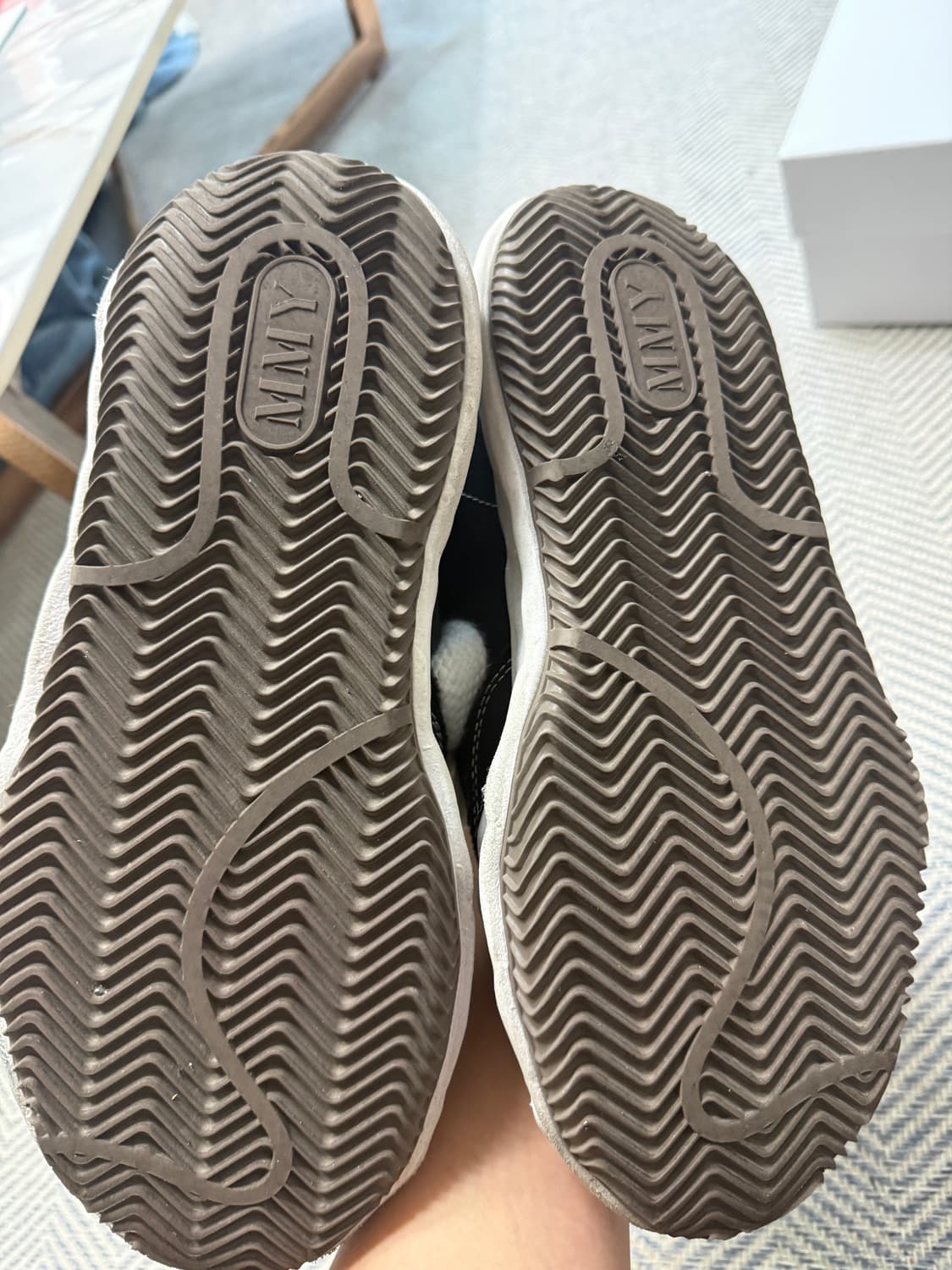 메종 미하라 야스히로 블레이키 OG 솔 캔버스 로우탑 스니커즈 블랙 화이 상품이미지3