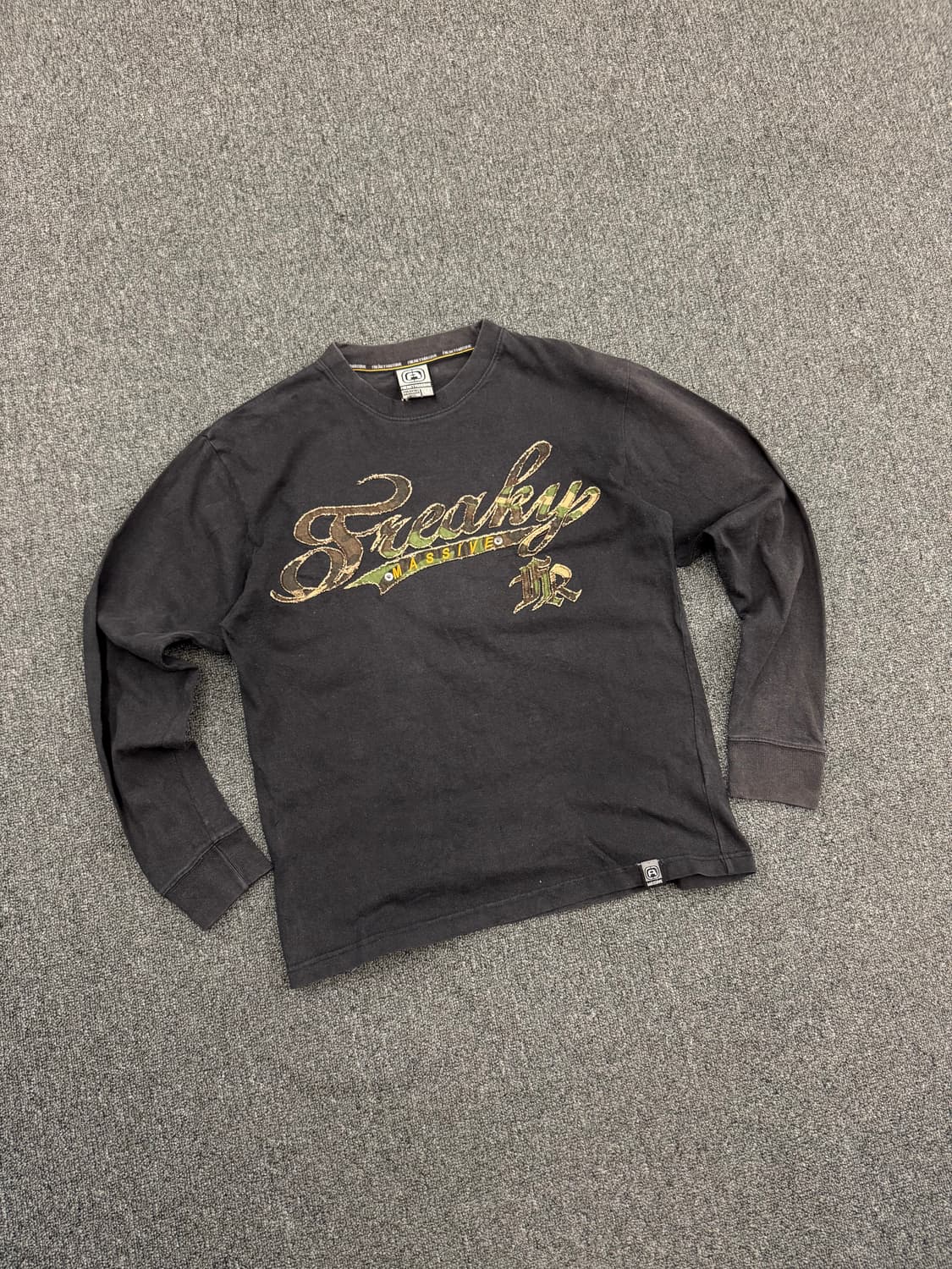 M)FREAK MASSIVE 빈티지 카모 레터링 롱슬리브 상품이미지1