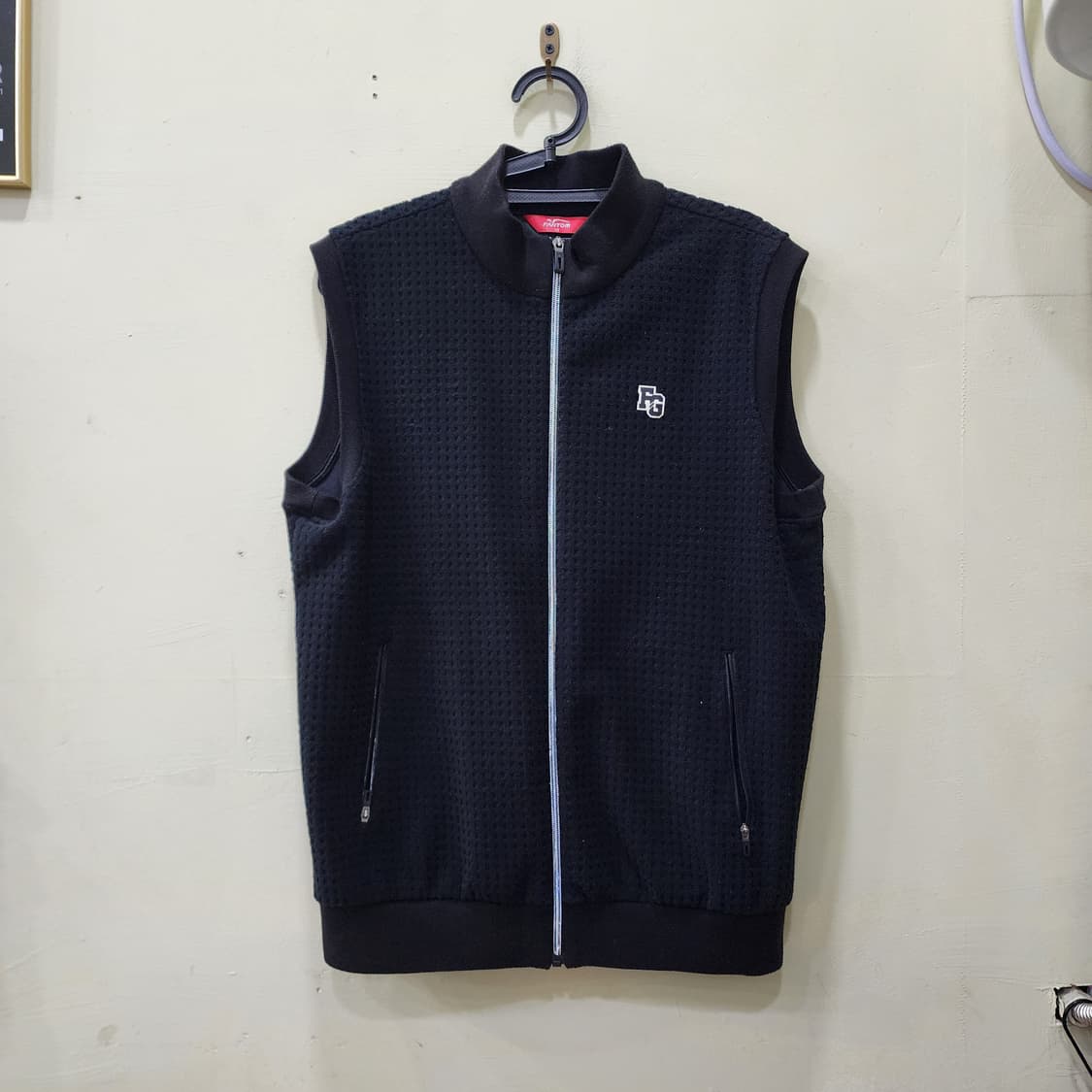 [100] FANTOM 팬텀 골프 집업 베스트 (블랙) 상품이미지1