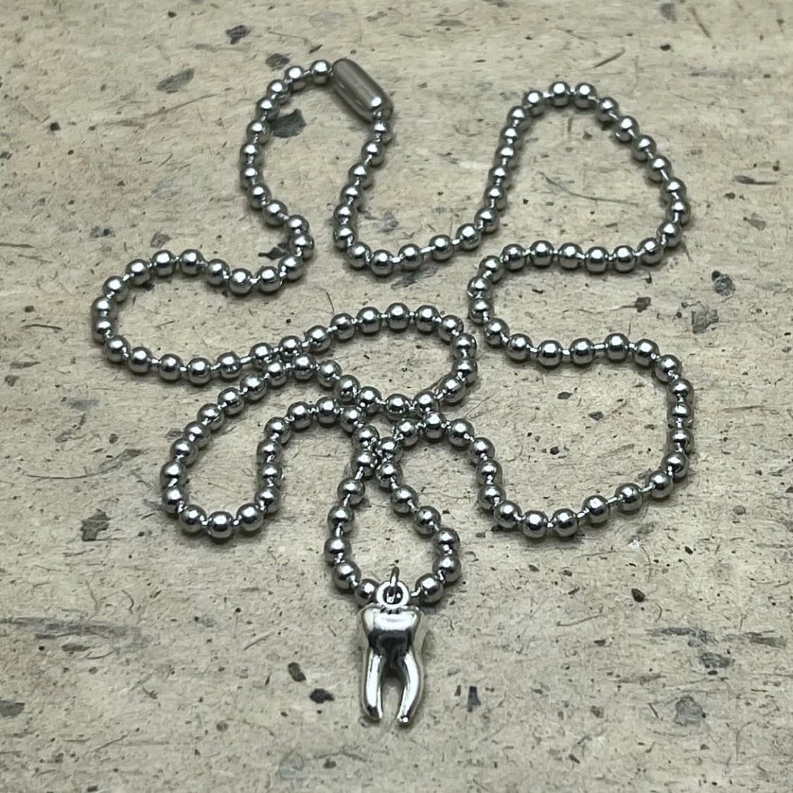 이빨 목걸이 상품이미지1