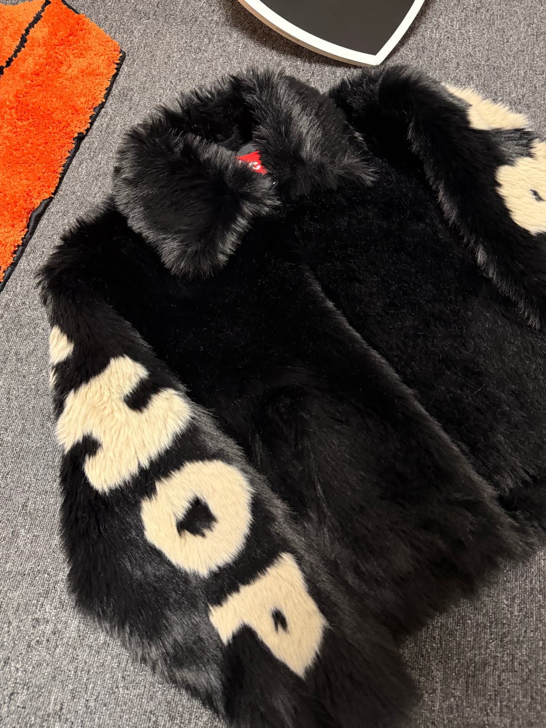 [M] 032c 24FW 안티 고갱 페이크 퍼 자켓 블랙 상품이미지2