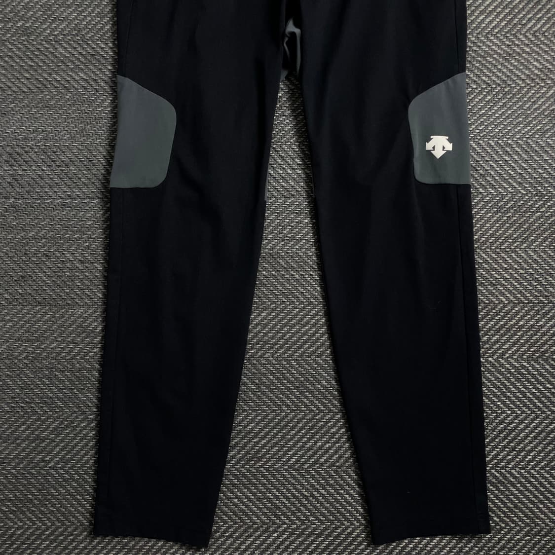 데상트 블랙 트레이닝 트래킹 팬츠 o 4046 상품이미지2