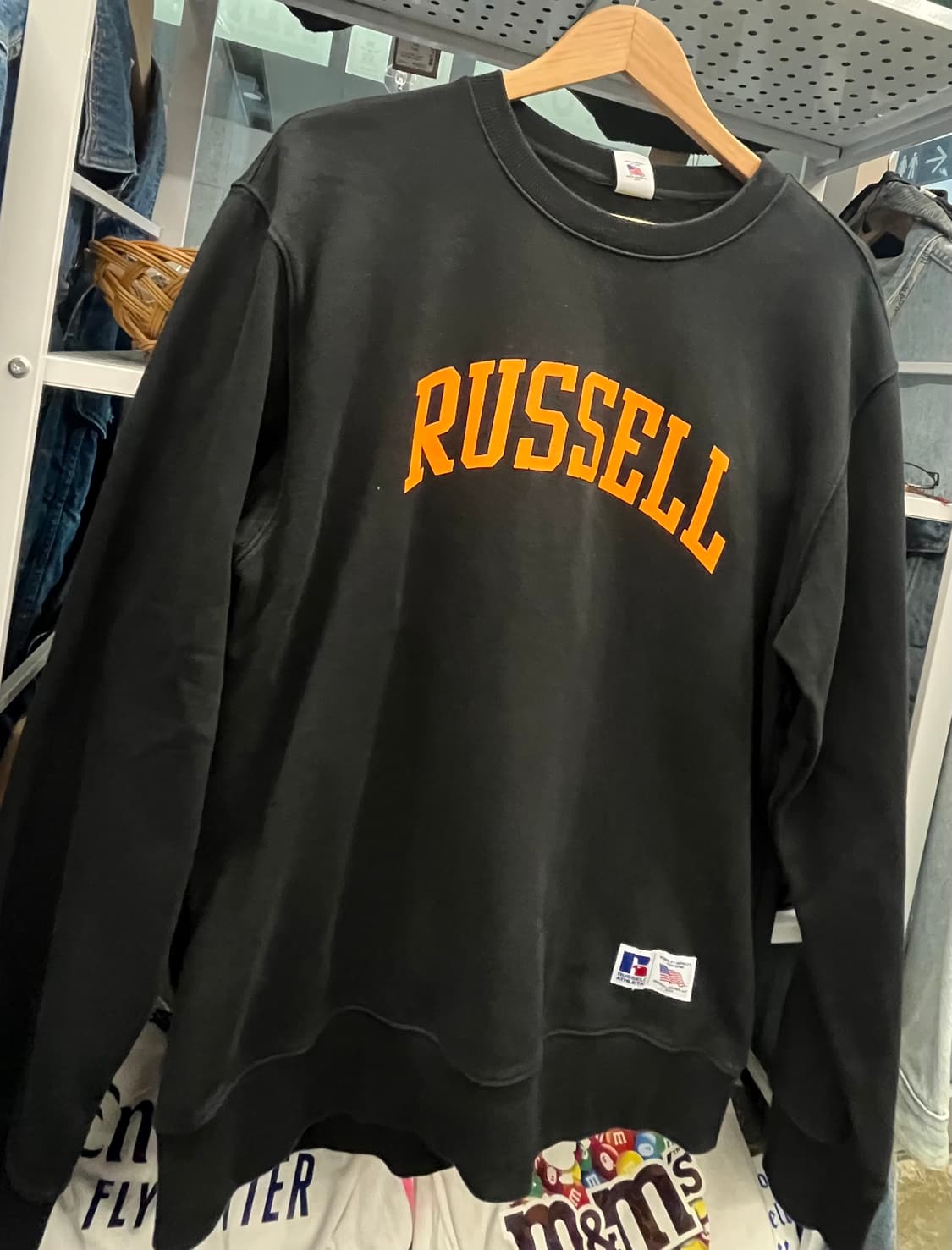 러셀 블랙 맨투맨 티셔츠 상품이미지2