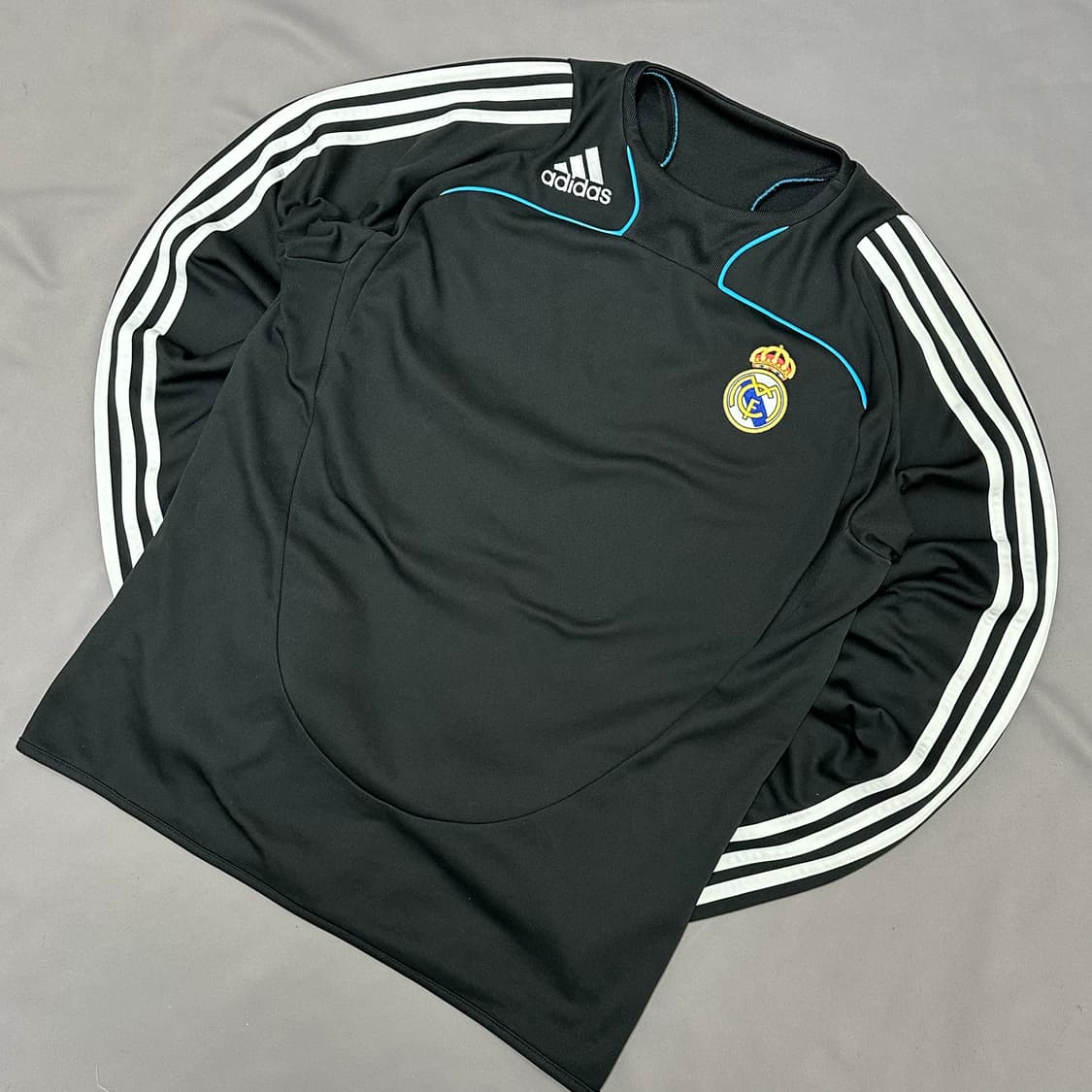 아디다스 00s 올드스쿨 레알마드리드 스웨트 100 상품이미지3