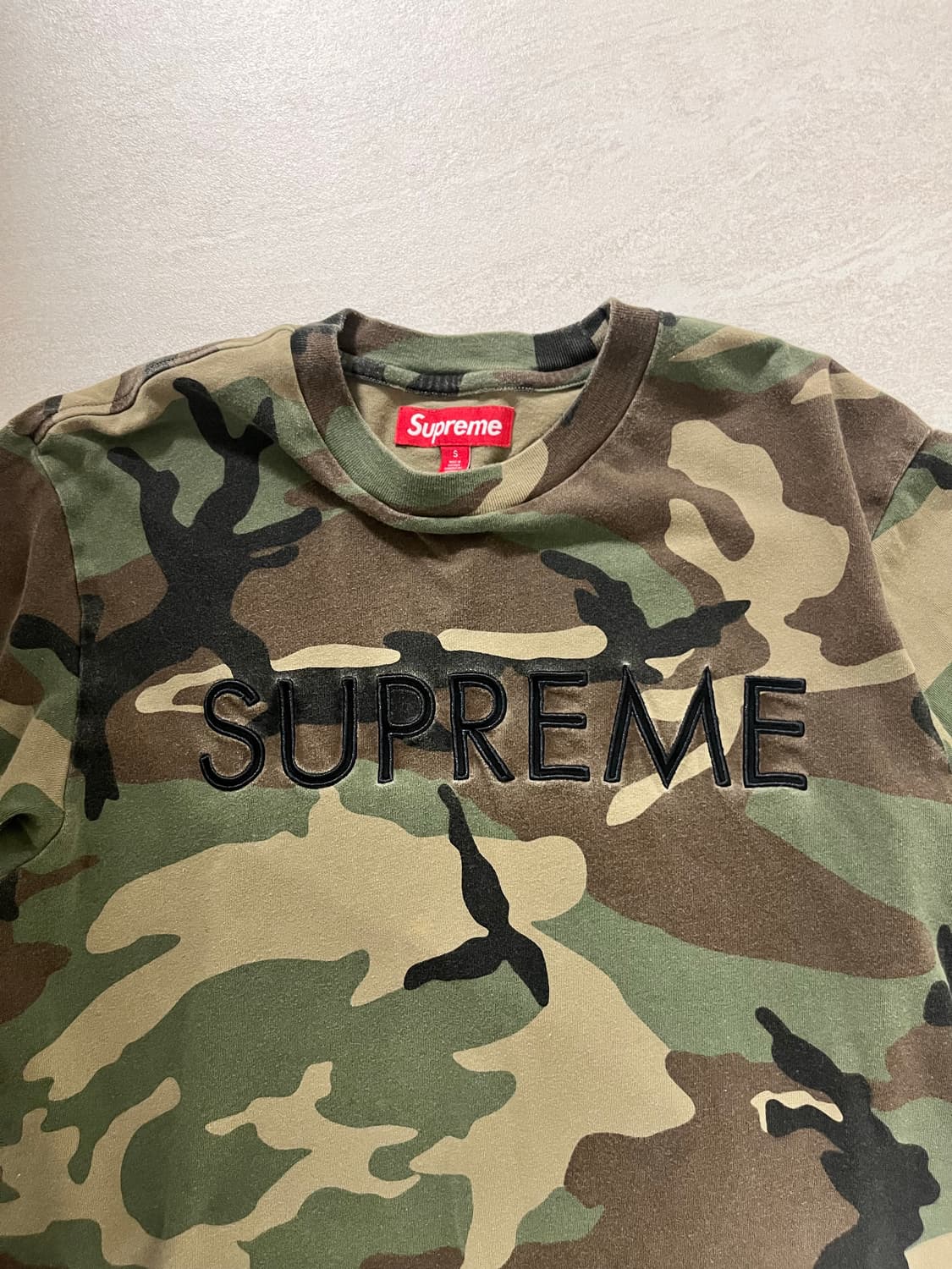 슈프림 카모 캐피탈 숏슬리브 반팔 티셔츠 상품이미지3