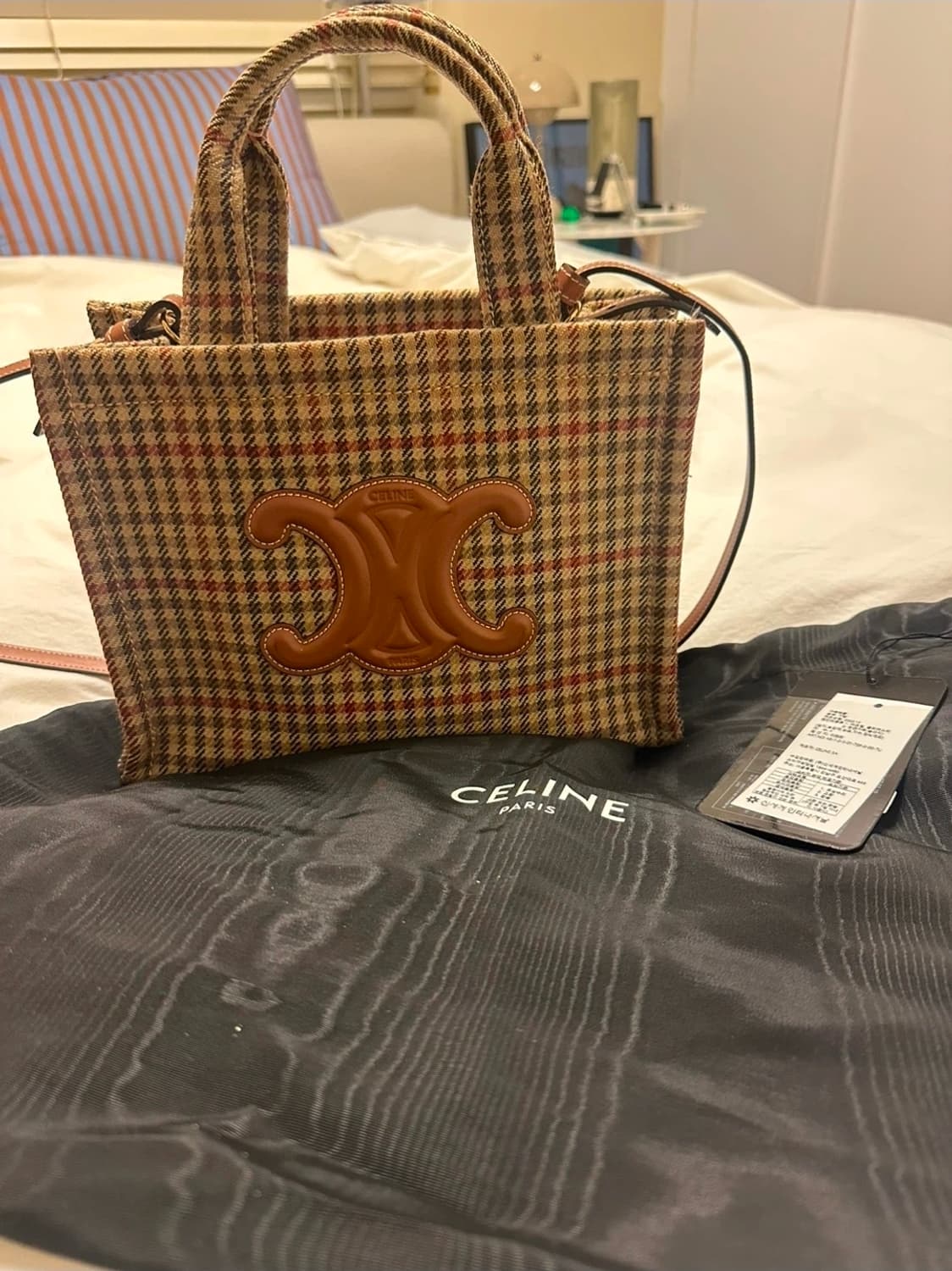 셀린느 트리옹프 카바스 토트백 상품이미지3