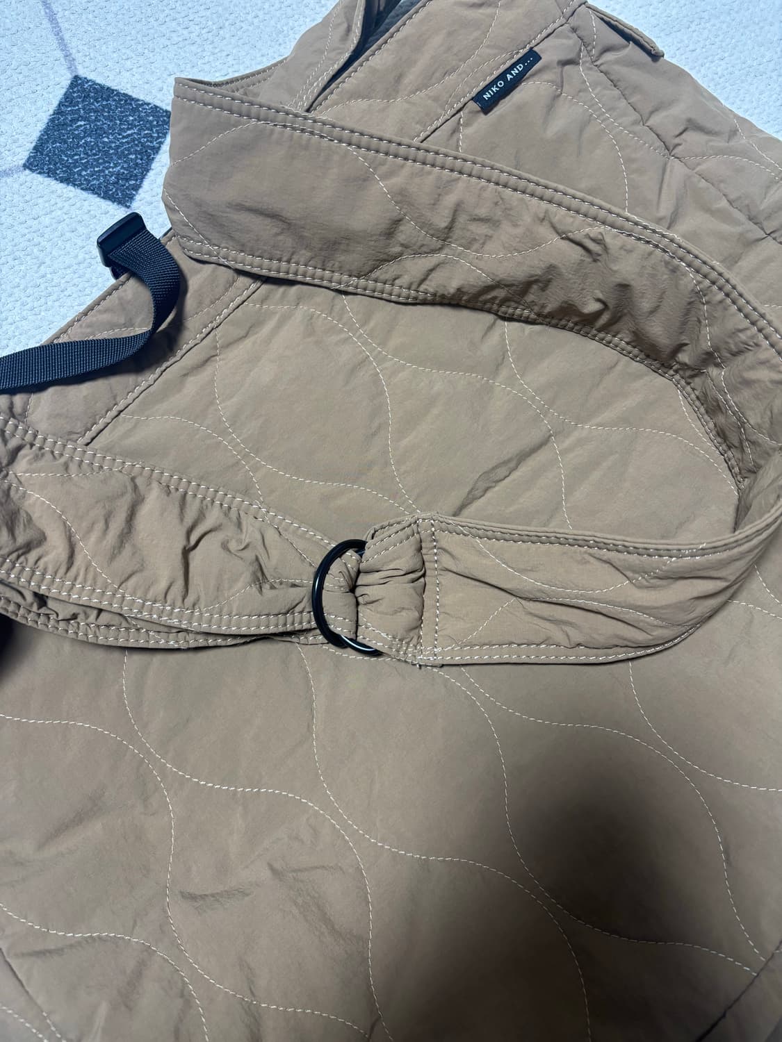 니코앤드) 패딩 퀄팅 크로스백 상품이미지2