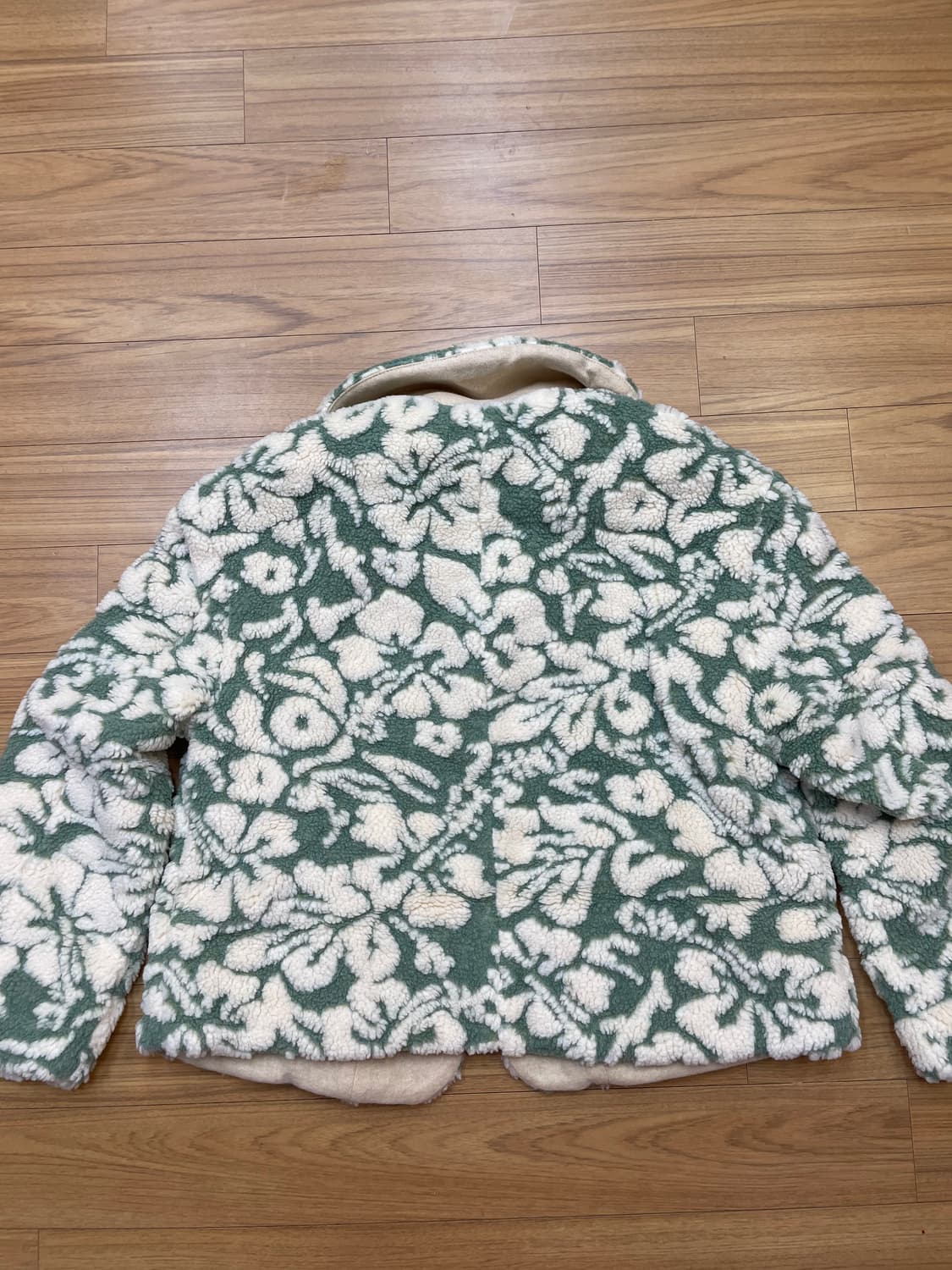 택 달린 새 상품 Thursday Island 뽀글이 자켓입니다. 독특한 상품이미지2