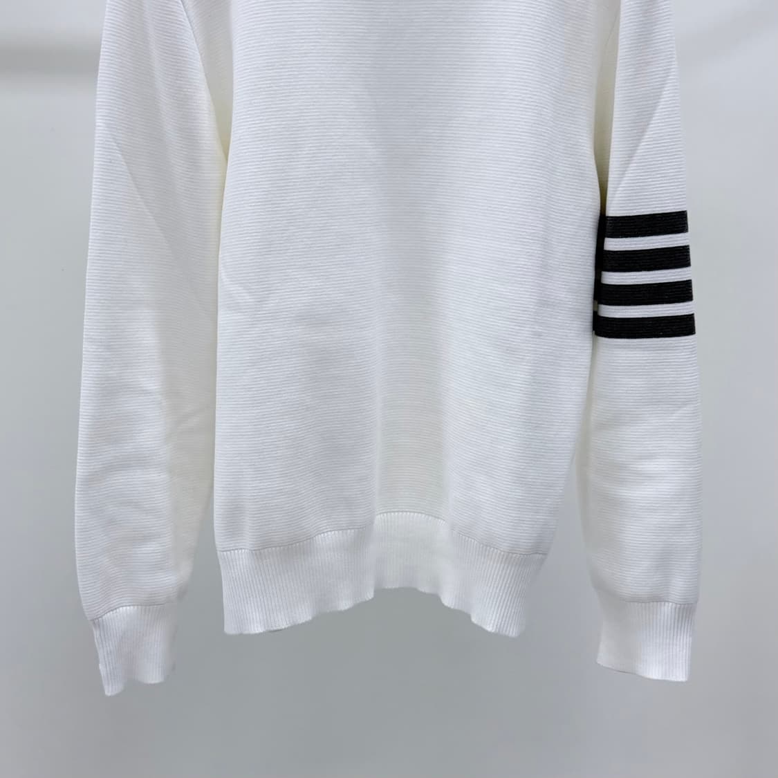 [S+급/5] 톰브라운 사선완장 밀라노 스티치 니트 화이트 상품이미지4