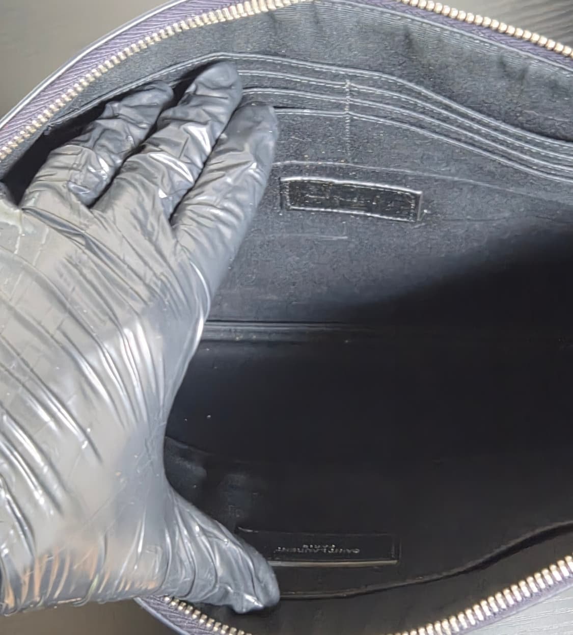 [정품] 입생로랑 모노그램 클러치백 라지 다크네이비 상품이미지4