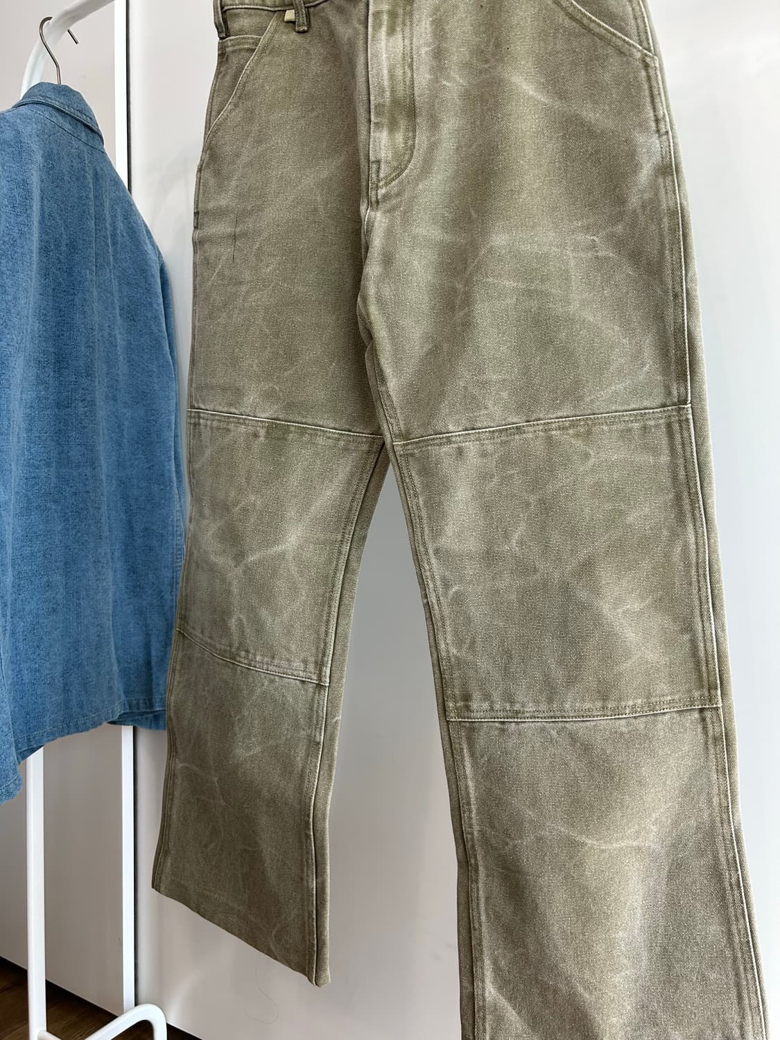 아크네스튜디오 워시드 더블니 팬츠 상품이미지4