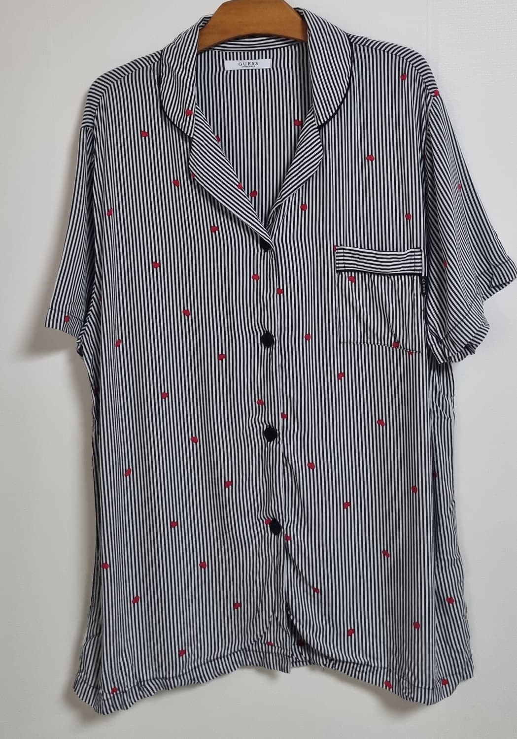 M ) GUESS 게스 블랙 하트패턴 반팔 홈웨어 상품이미지1