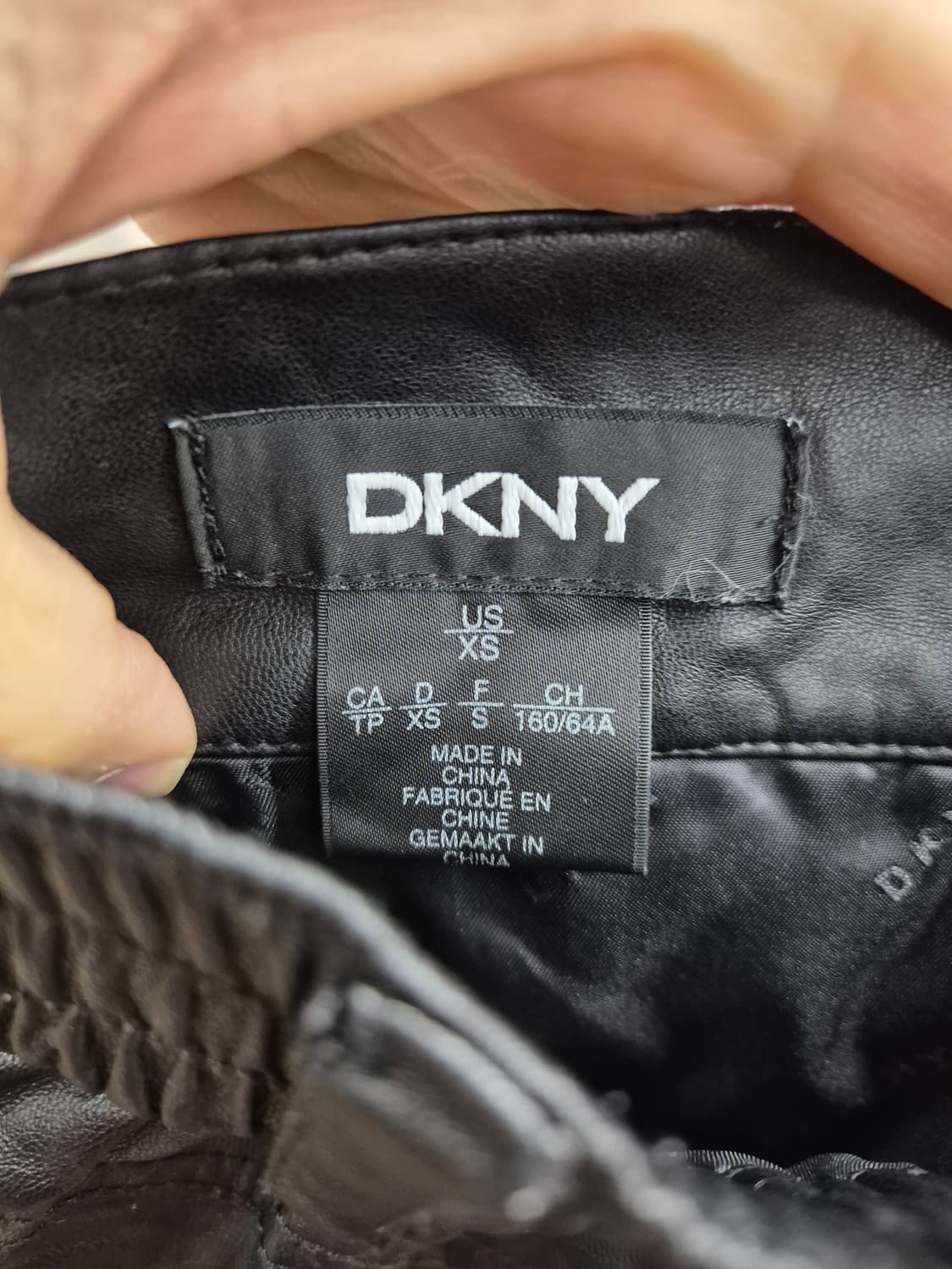 DKNY 블랙 레더 숏팬츠 XS 상품이미지5