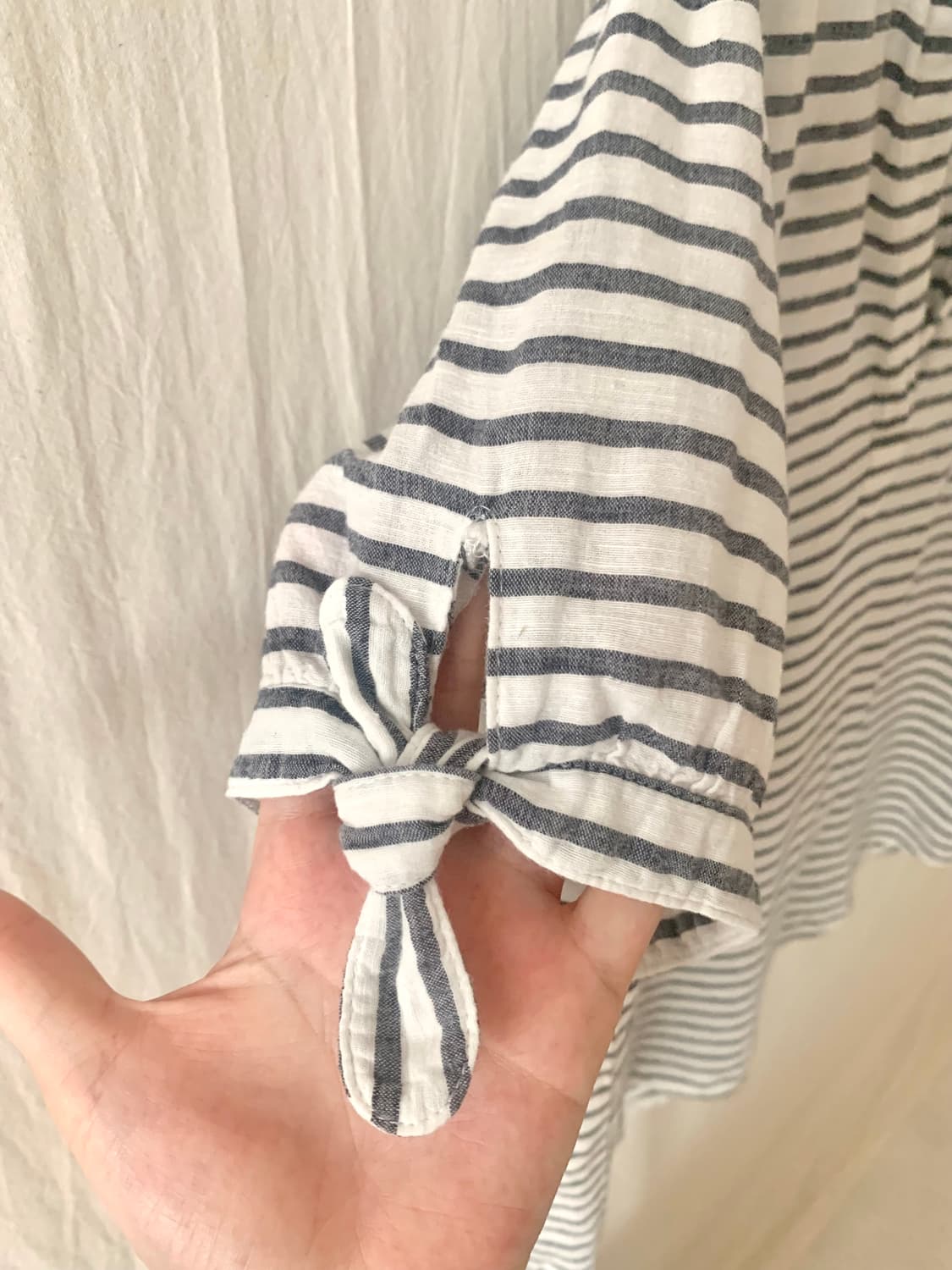 grove 차콜 스트라이프 퍼프 블라우스 상품이미지2