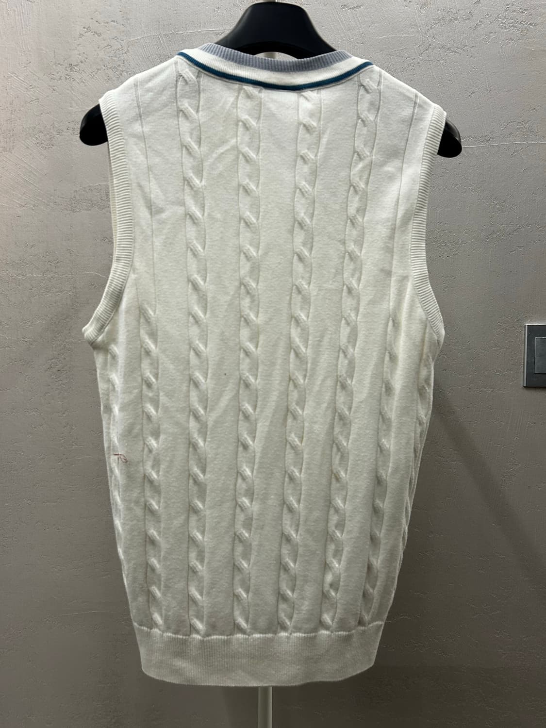 라코스테 롤랑가로스 케이블 니트 베스트 화이트 상품이미지3