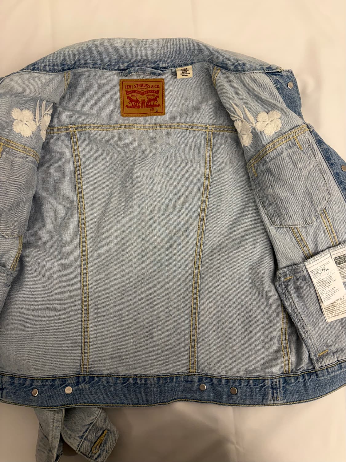 [S] 리바이스 플라워 자수 연청 데님 청자켓 상품이미지5