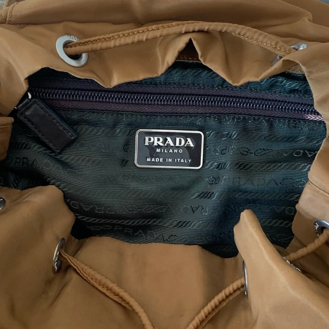 정품 프라다 백팩 브랜디색상 상품이미지9