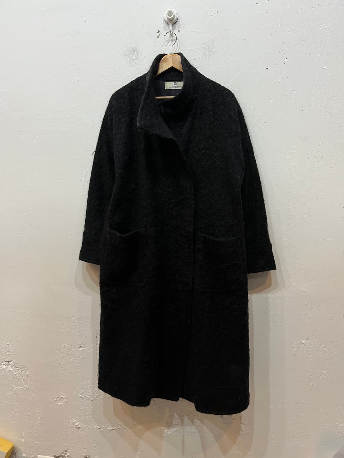 GIVENCHY 지방시 모헤어 맥시 코트 블랙 상품이미지1