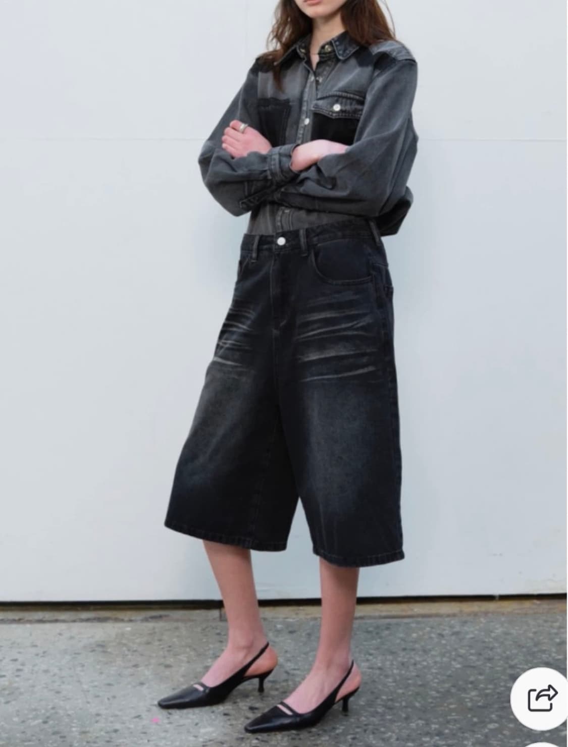 흑청 와이드 데님 버뮤다 팬츠 상품이미지1