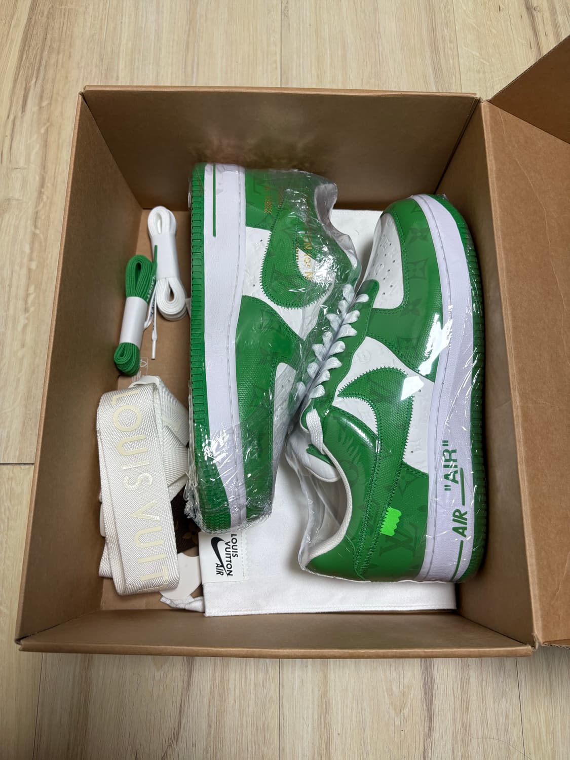 [9.5/새상품] 루이비통 X 나이키 에어포스 신발 상품이미지1