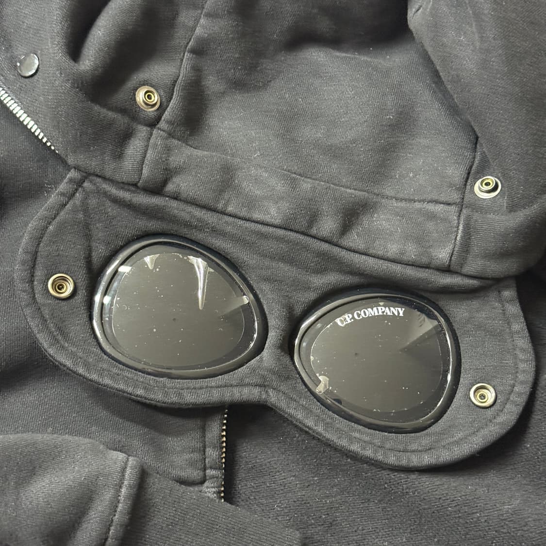 CP컴퍼니 브러쉬드&에머라이즈드 다이애그널 플리스 박시 고글 스웨트셔츠 상품이미지3