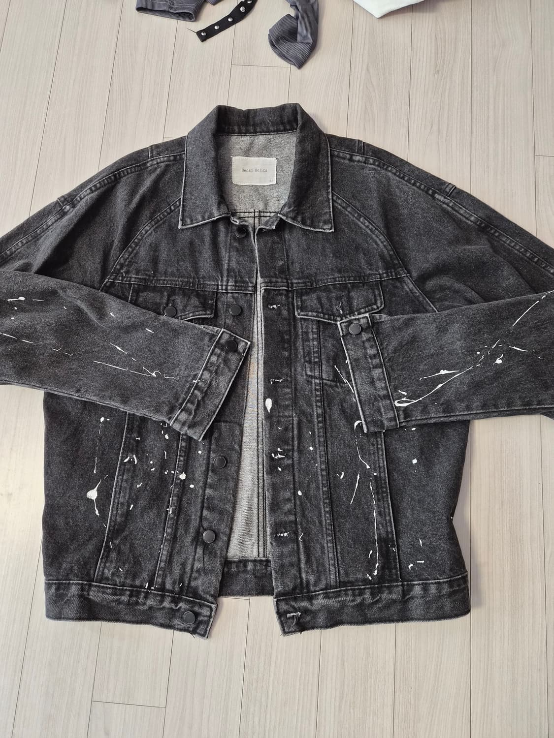 [브랜드/제품명] 데님 홀릭(Denim Holics) 페인팅 흑청 데님 상품이미지1