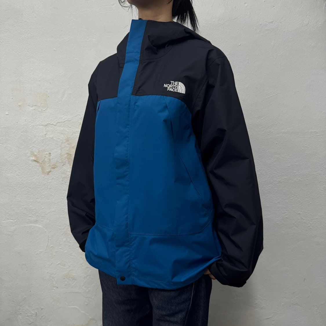 노스페이스(The north face) 블루컬러 나일론 닷샷 윈드브레이커 상품이미지1