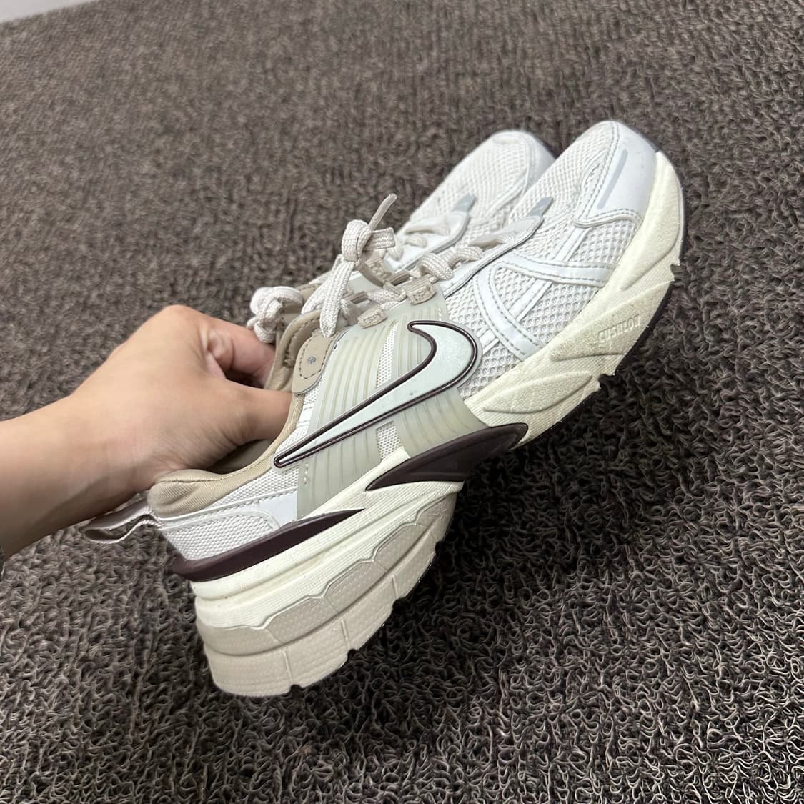 NIKE 나이키 V2K 런 라이트 운동화 240 상품이미지5